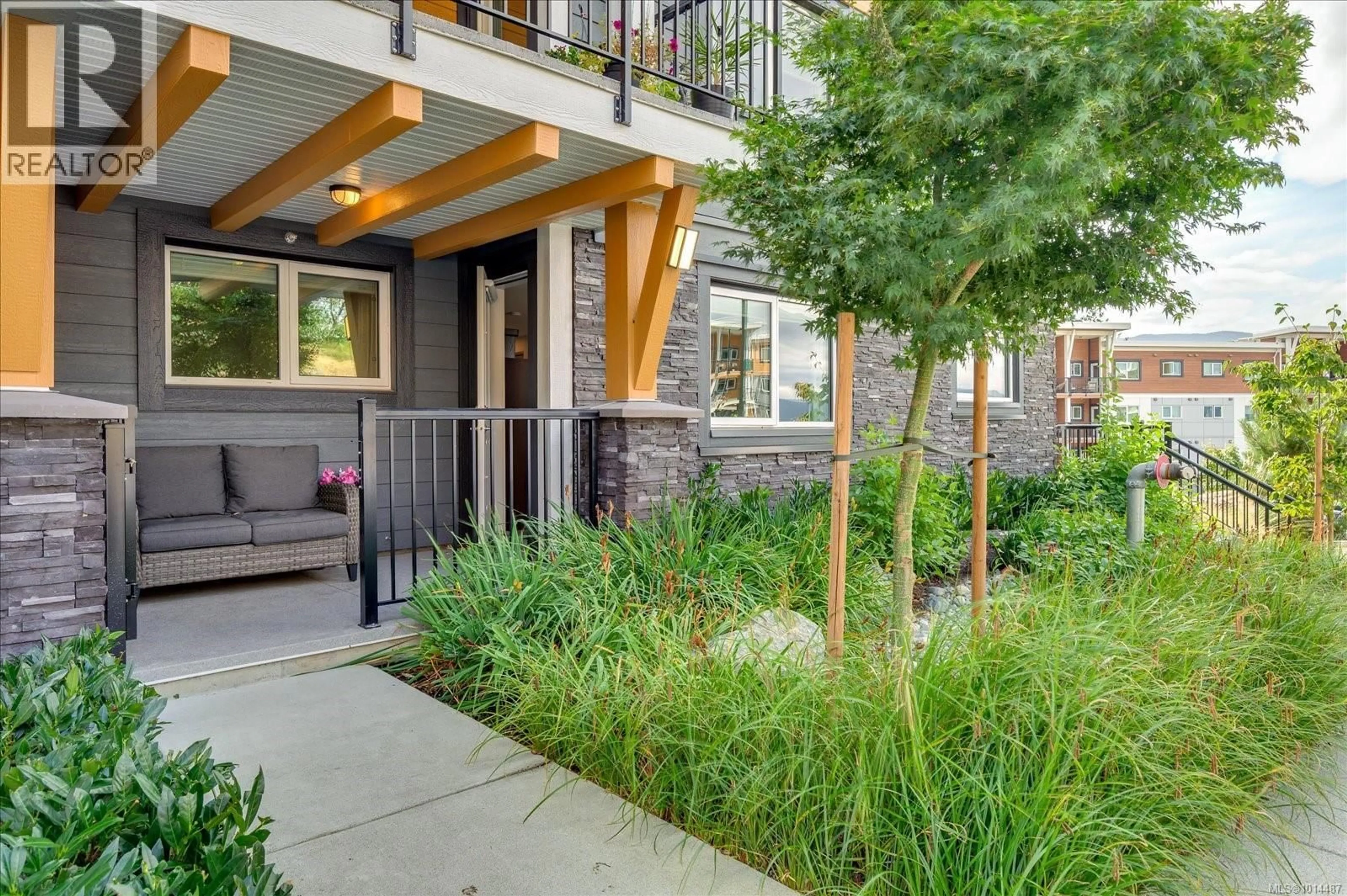 Patio, street for 102 - 4820 CEDAR RIDGE PLACE, Nanaimo British Columbia V9T0M7