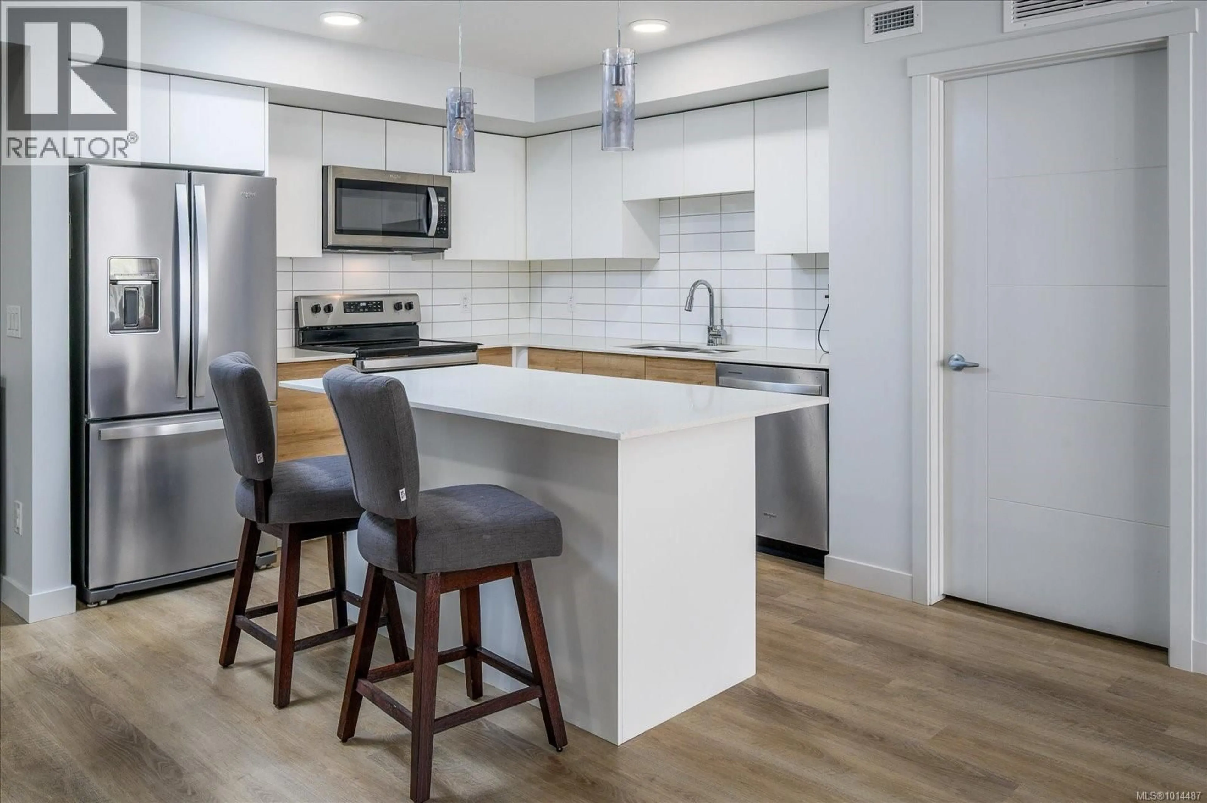 Open concept kitchen, unknown for 102 - 4820 CEDAR RIDGE PLACE, Nanaimo British Columbia V9T0M7