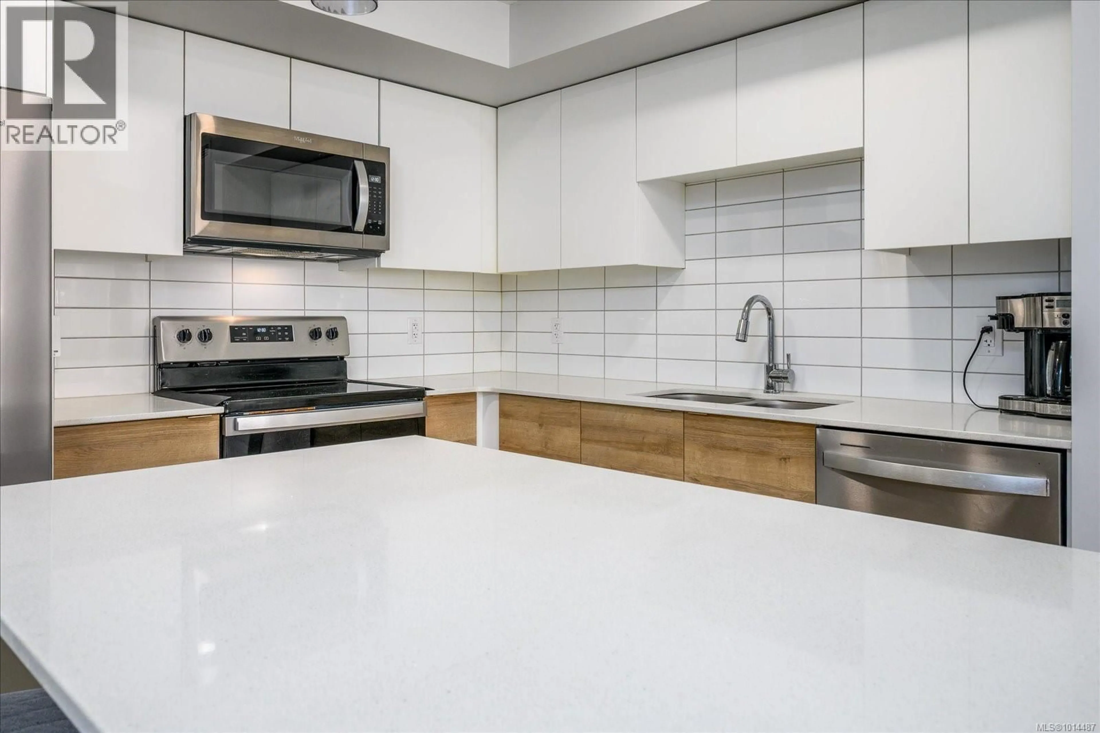 Standard kitchen, ceramic/tile floor for 102 - 4820 CEDAR RIDGE PLACE, Nanaimo British Columbia V9T0M7