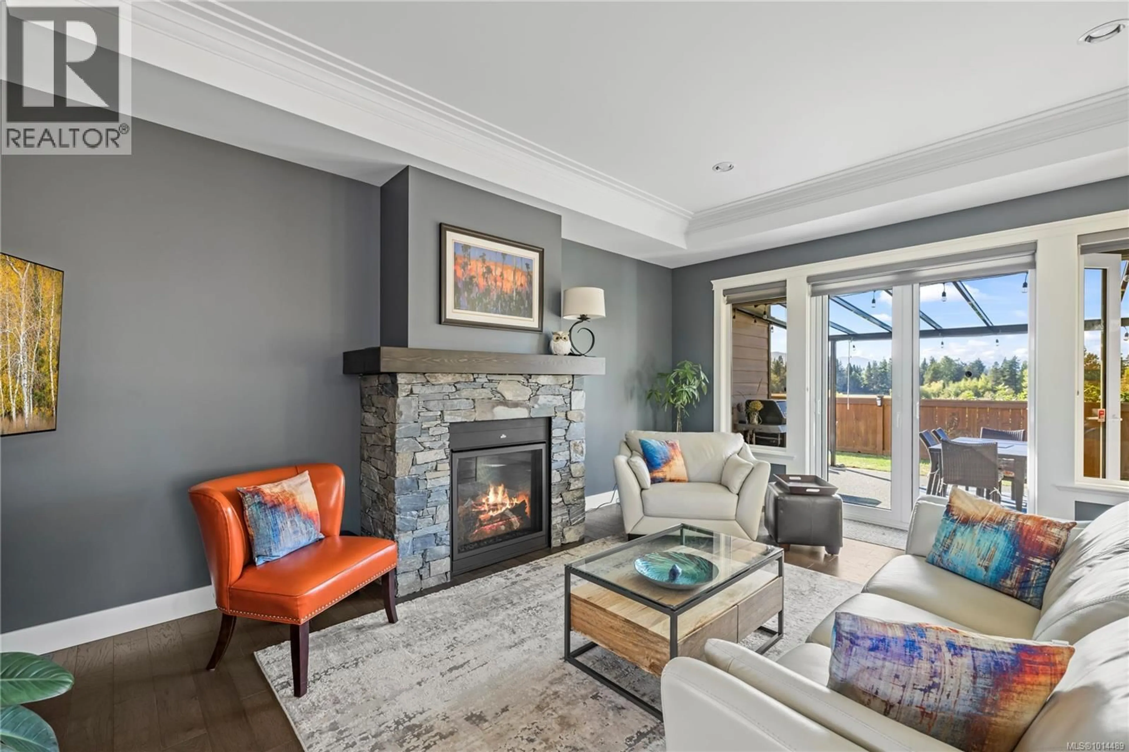 Living room with furniture, unknown for 527 RIDGEFIELD DRIVE, Parksville British Columbia V9P0E2