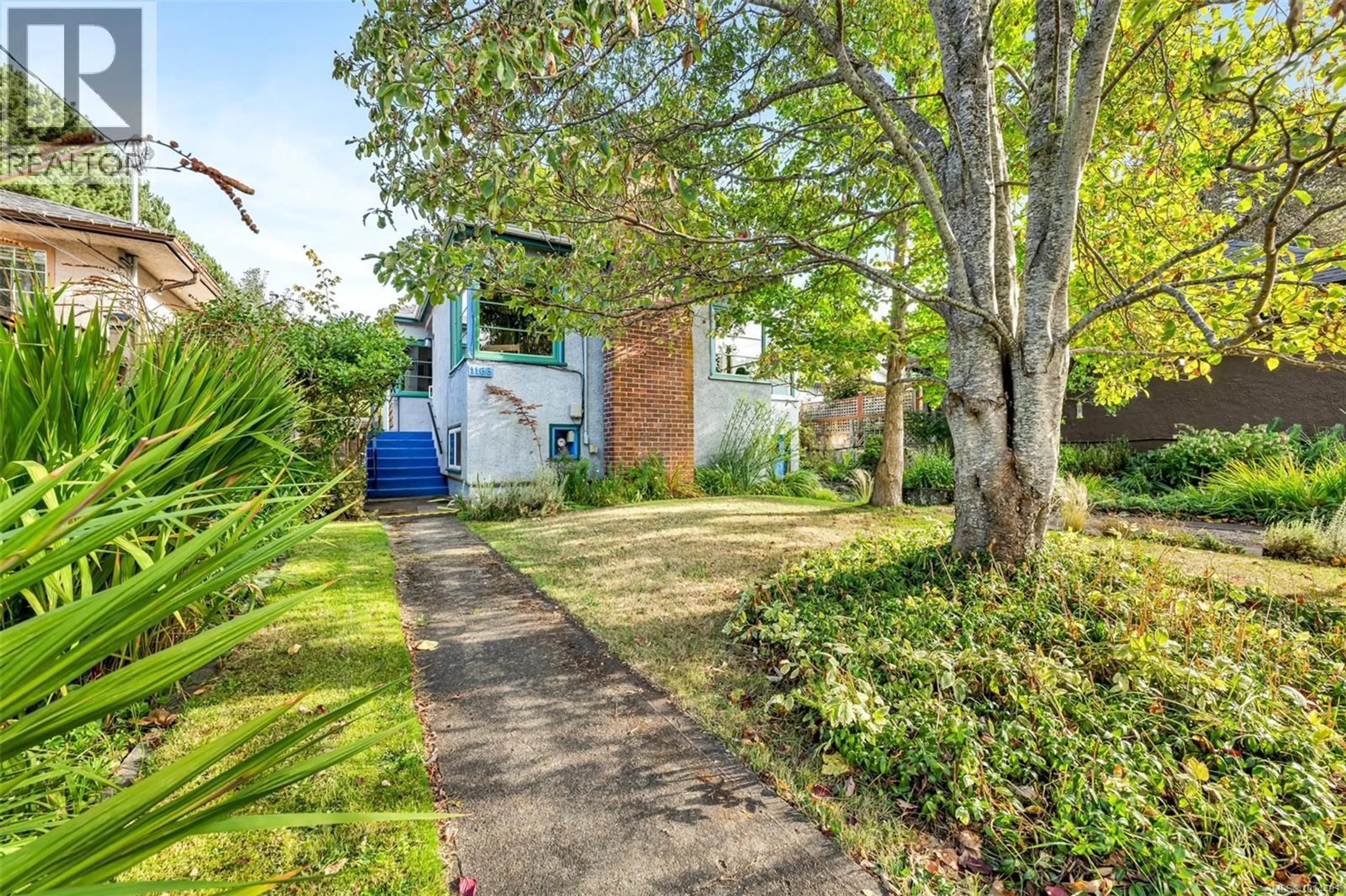 A pic from outside/outdoor area/front of a property/back of a property/a pic from drone, street for 1166 BURDETT AVENUE, Victoria British Columbia V8V3H2