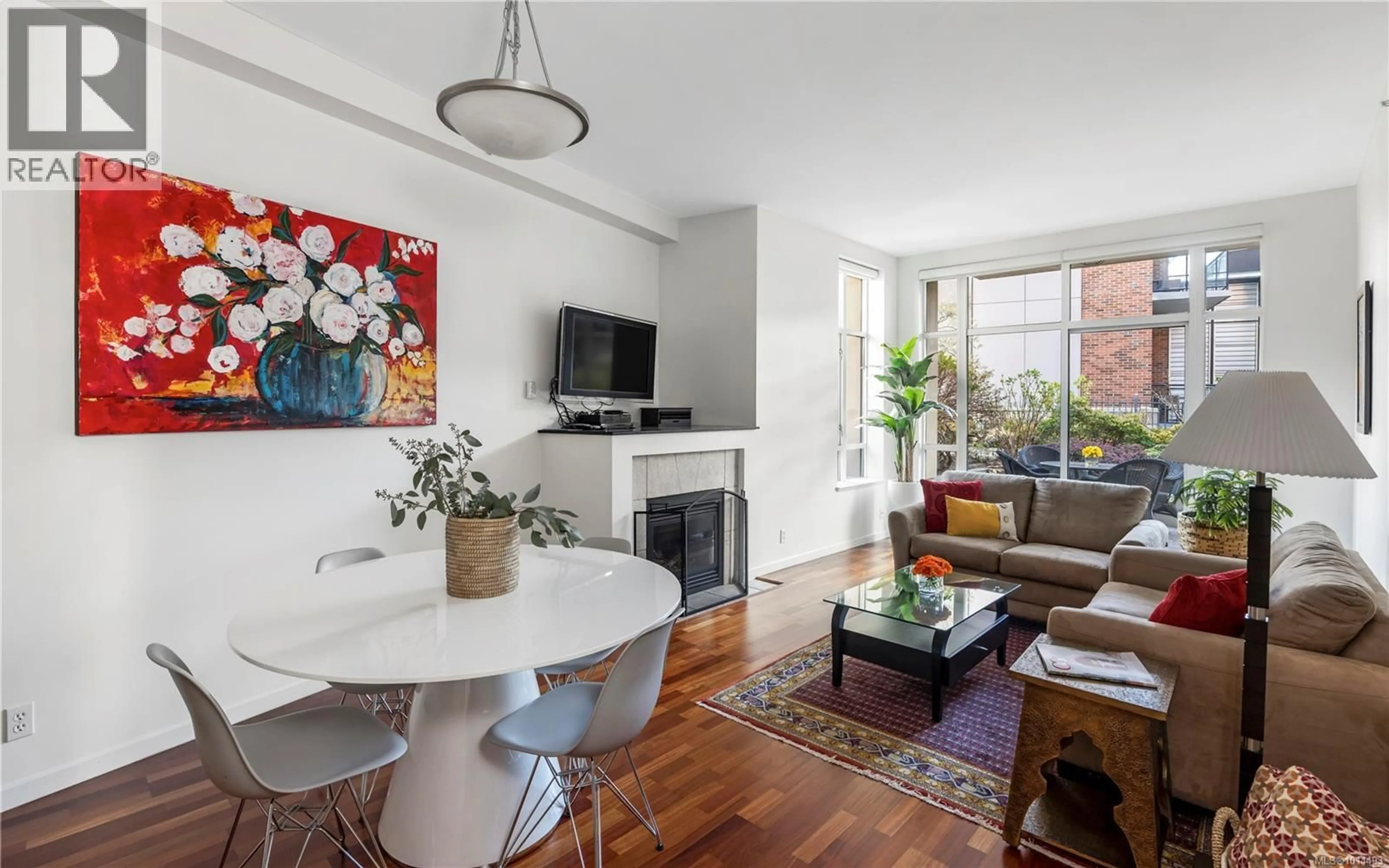 Living room with furniture, unknown for 107 - 827 FAIRFIELD ROAD, Victoria British Columbia V8V5B2