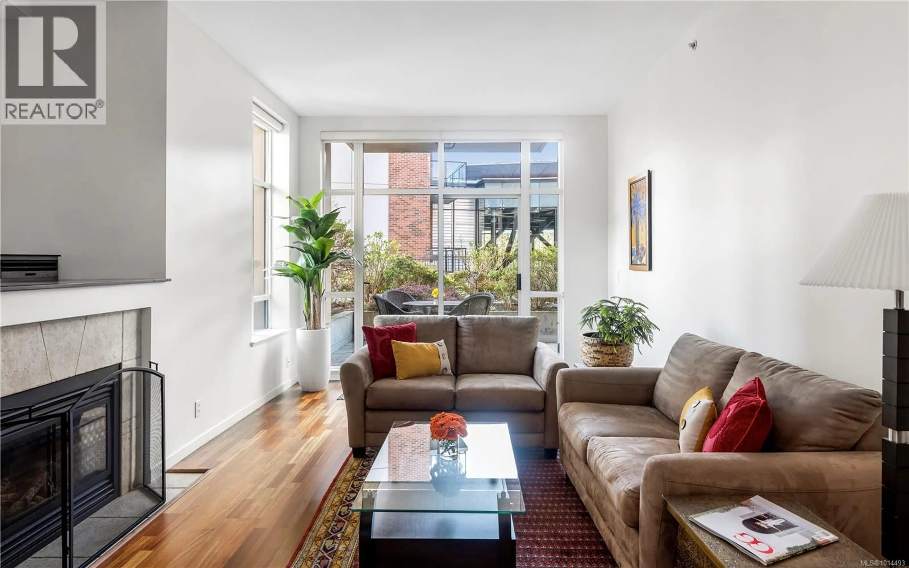 Living room with furniture, unknown for 107 - 827 FAIRFIELD ROAD, Victoria British Columbia V8V5B2