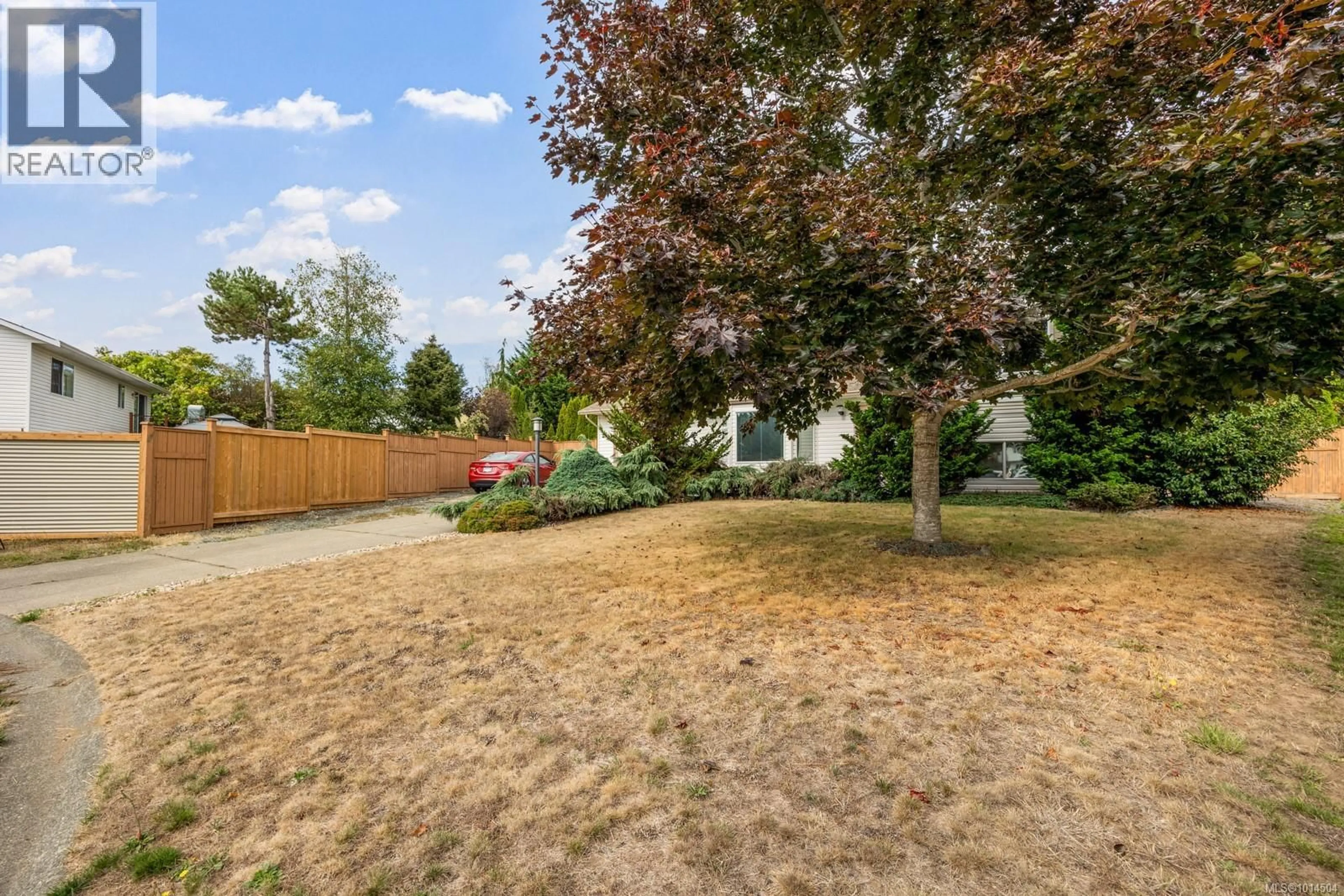 A pic from outside/outdoor area/front of a property/back of a property/a pic from drone, street for 2120 PLOVER COURT, Comox British Columbia V9M3P5