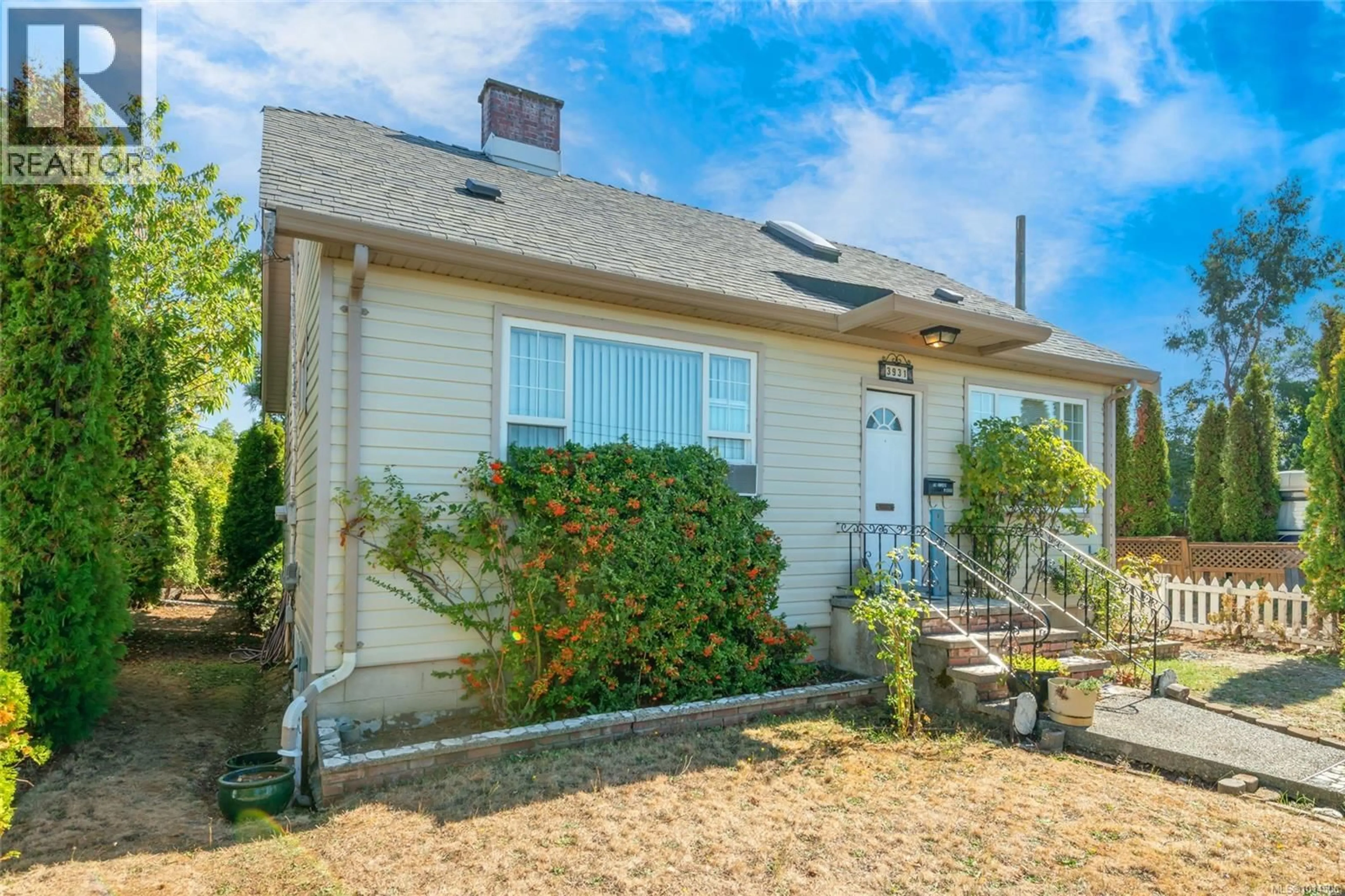 Home with vinyl exterior material, street for 3931 9TH AVENUE, Port Alberni British Columbia V9Y4V1