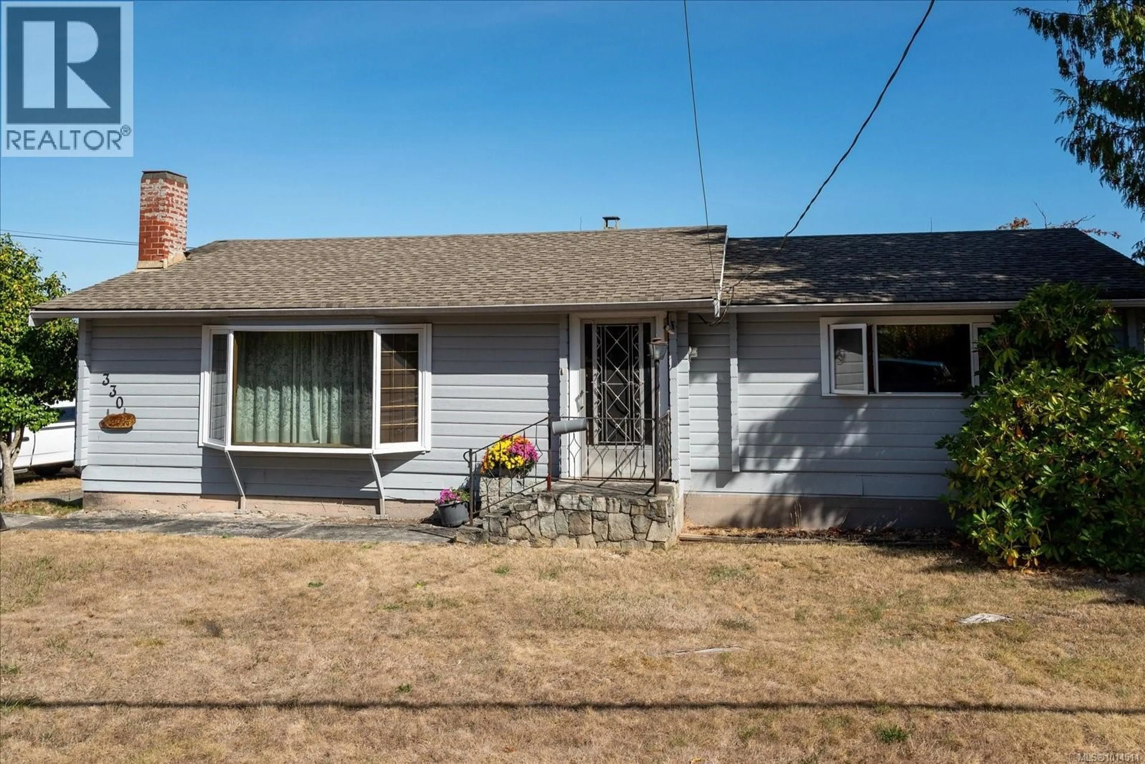 Home with vinyl exterior material, street for 330 TEMPLE STREET, Parksville British Columbia V9P1C7