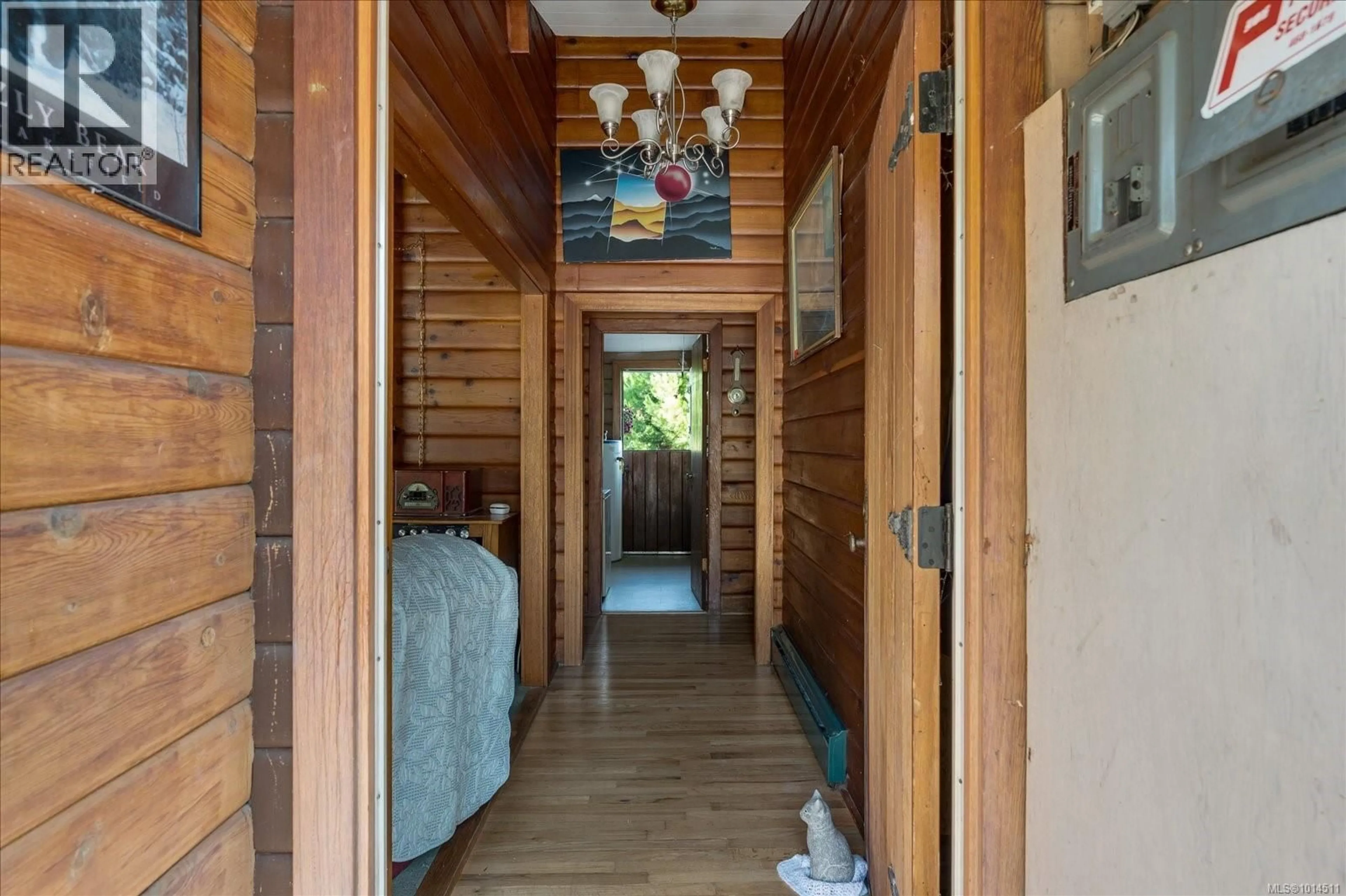 Indoor foyer for 330 TEMPLE STREET, Parksville British Columbia V9P1C7