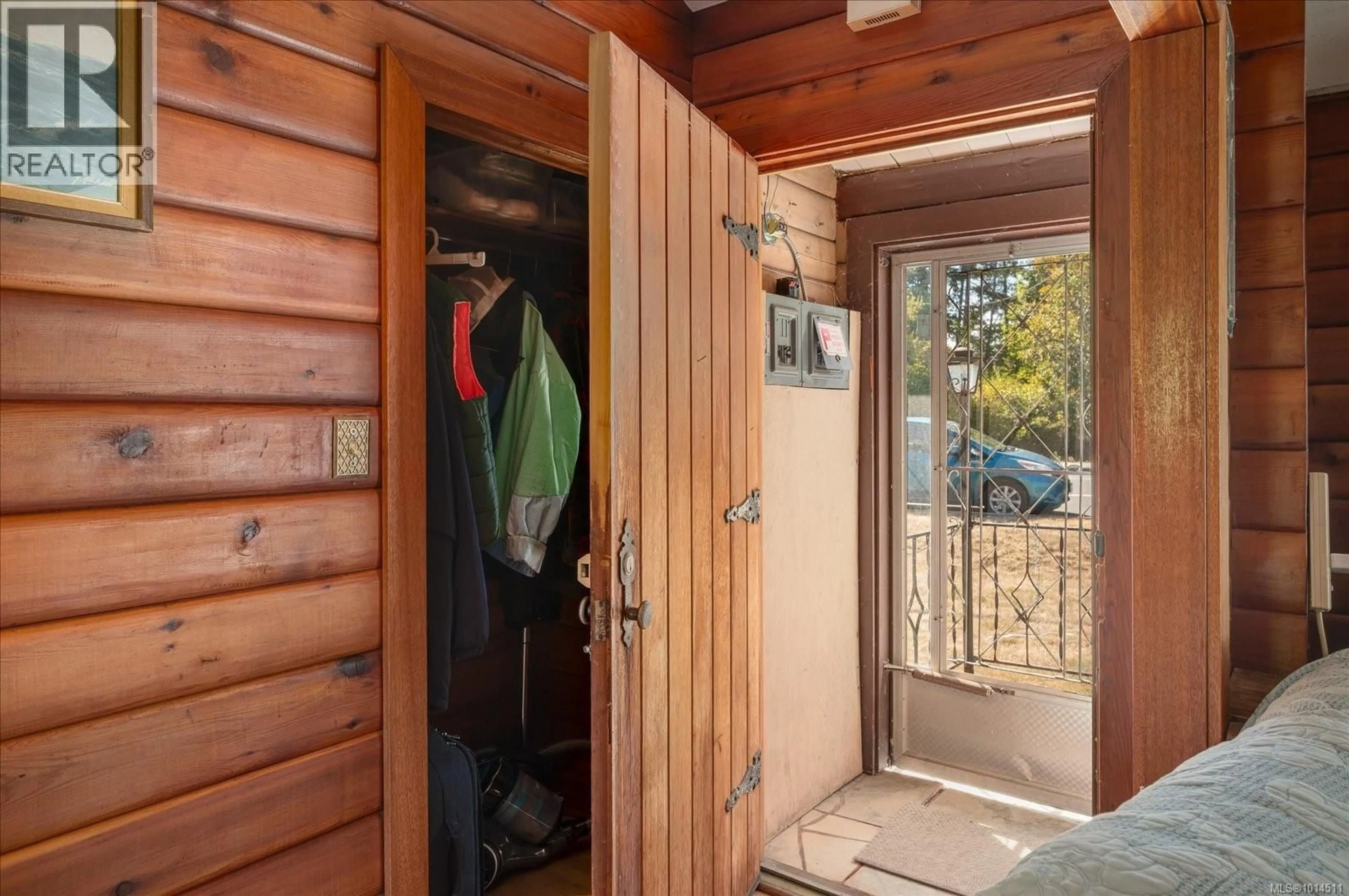 Indoor entryway for 330 TEMPLE STREET, Parksville British Columbia V9P1C7