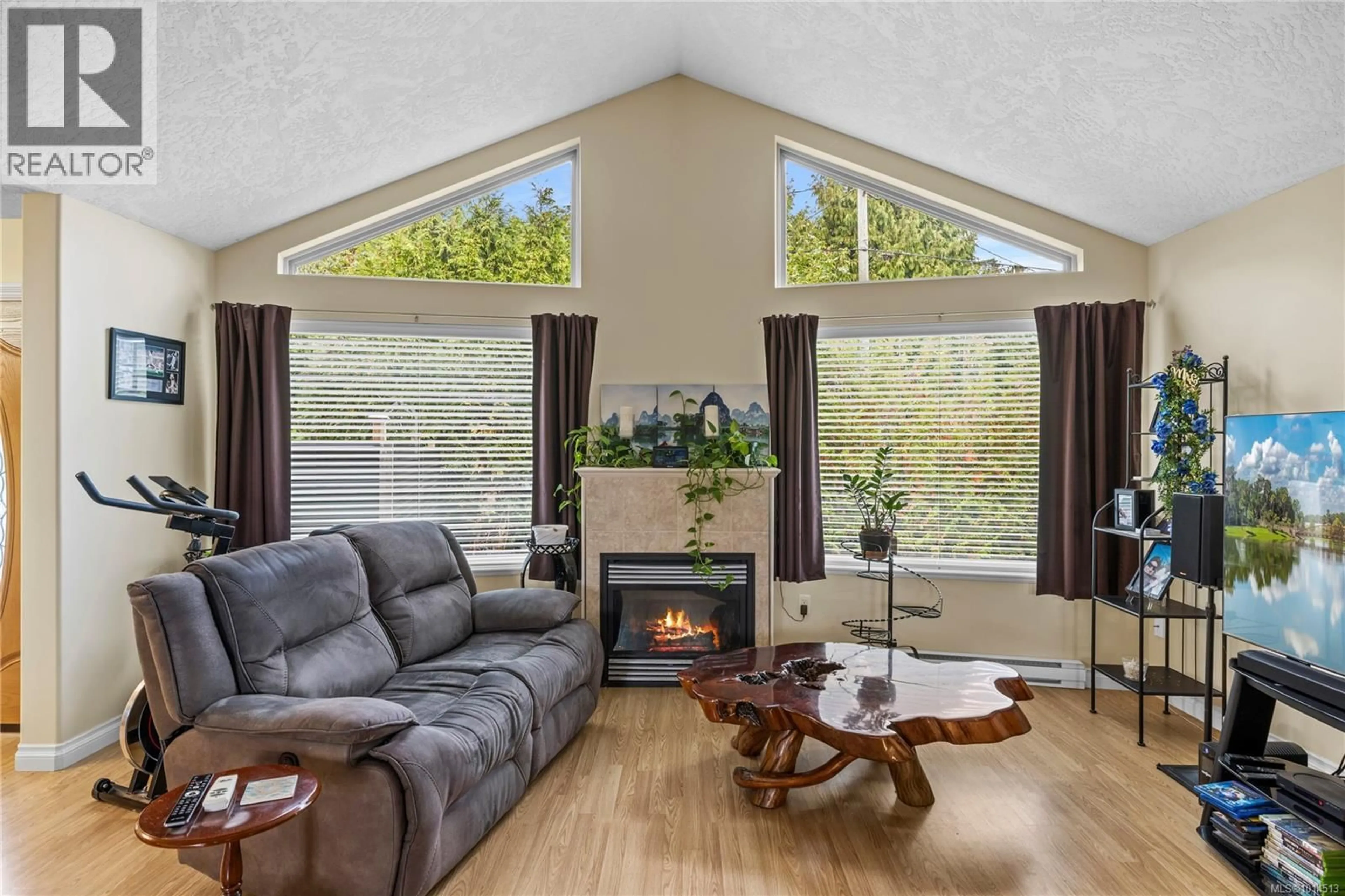 Living room with furniture, wood/laminate floor for 1738 MARTINI WAY, Qualicum Beach British Columbia V9K2S3