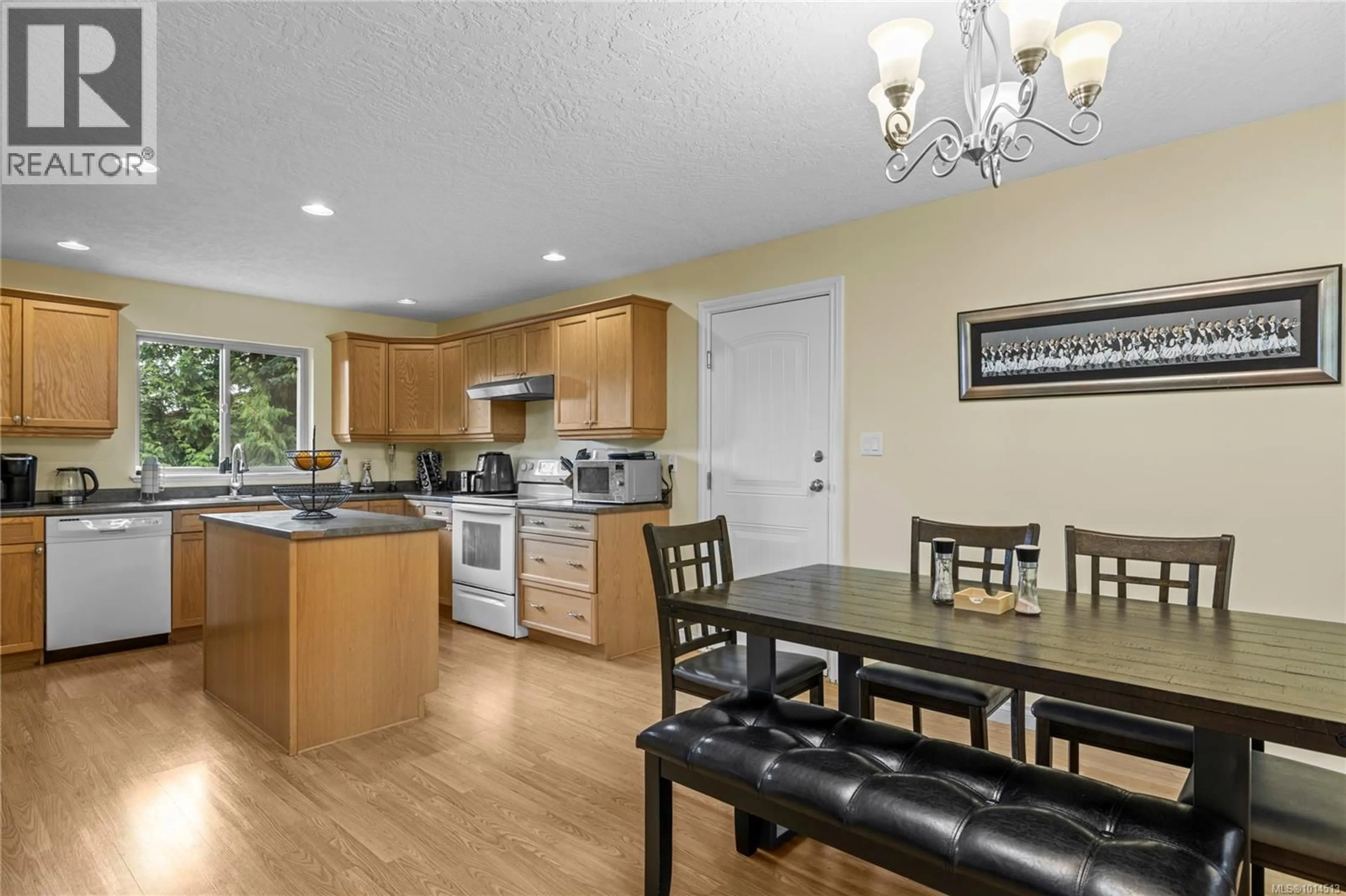 Open concept kitchen, unknown for 1738 MARTINI WAY, Qualicum Beach British Columbia V9K2S3
