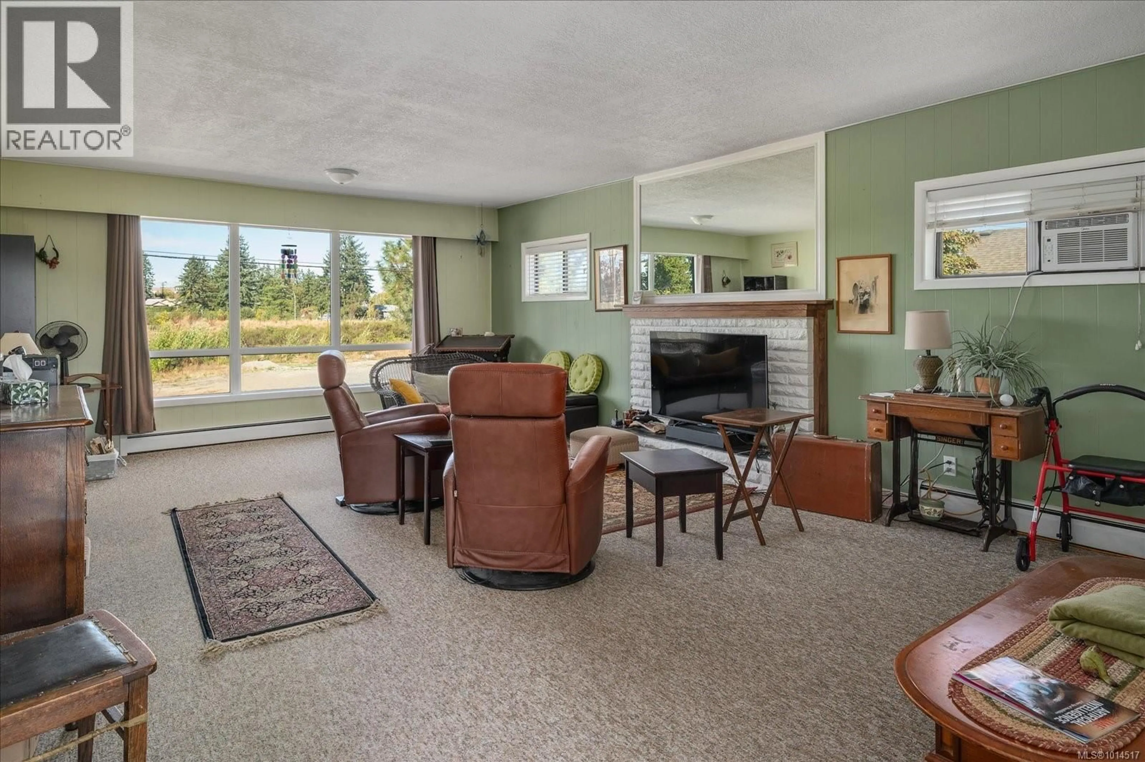 Living room with furniture, unknown for 2241 NORTHFIELD ROAD, Nanaimo British Columbia V9S3C3