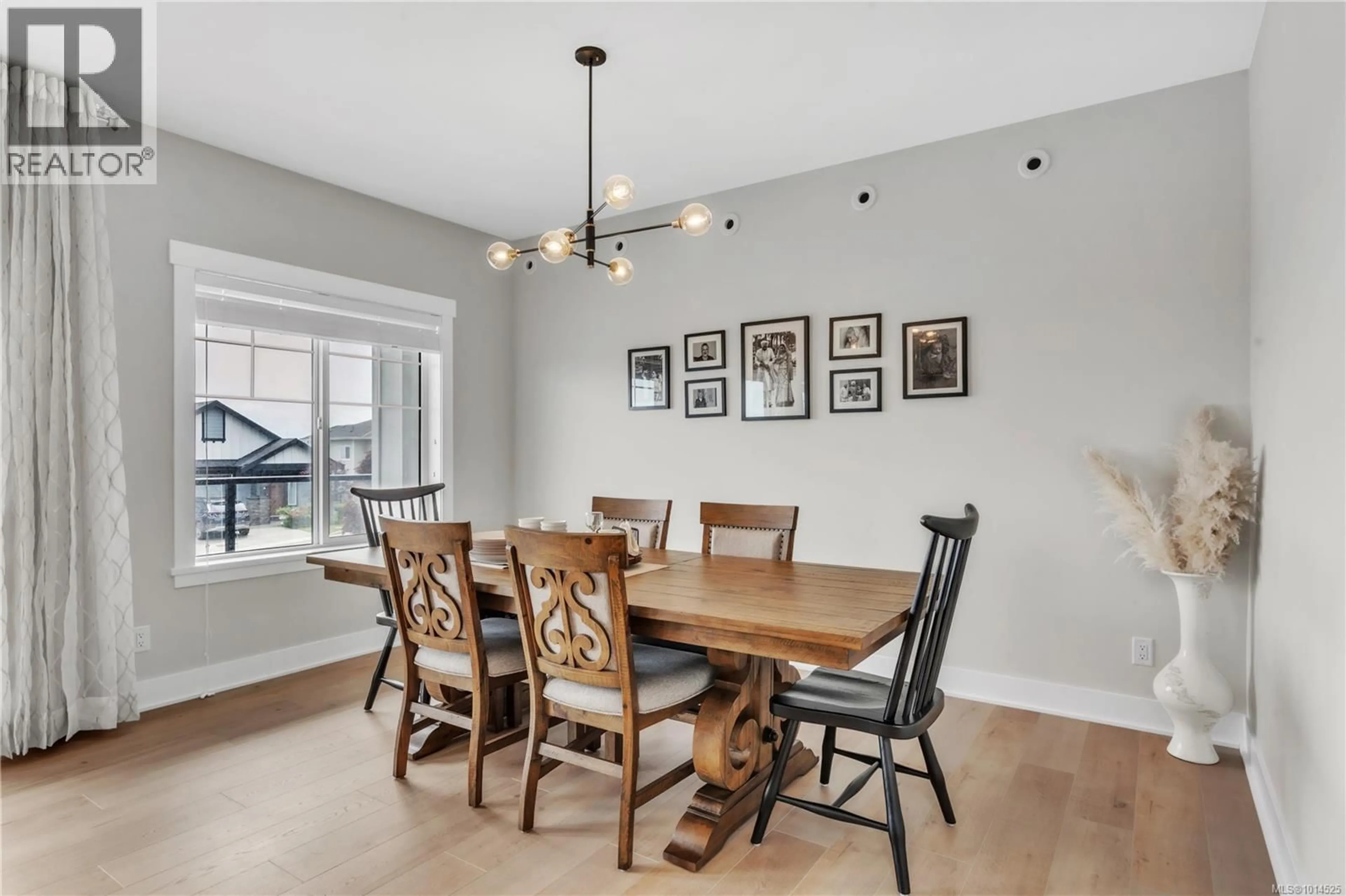 Dining room, wood/laminate floor for 1332 FLINT AVENUE, Langford British Columbia V9B0Z8