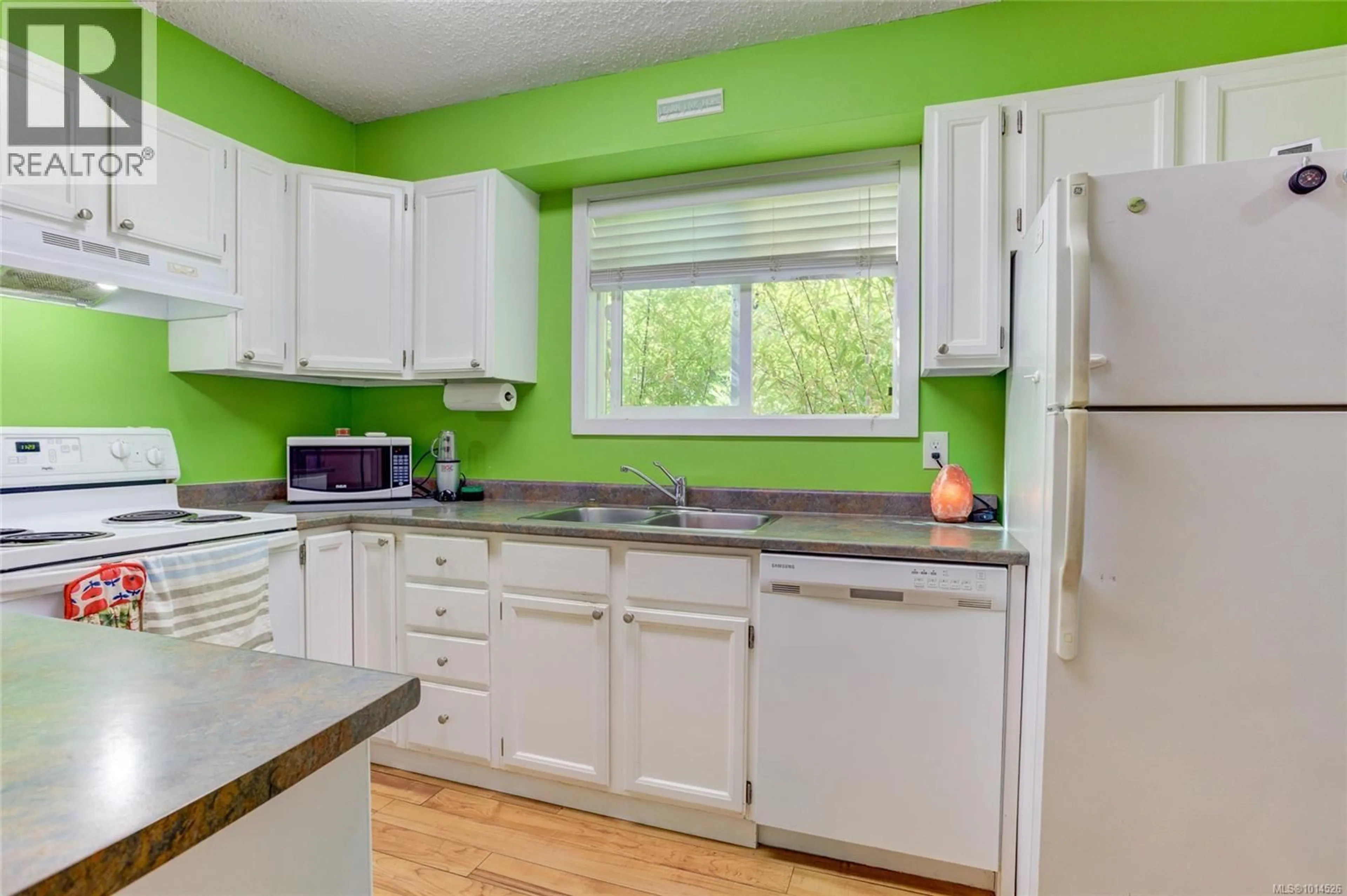 Standard kitchen, unknown for 2 - 3025 COWICHAN LAKE ROAD, Duncan British Columbia V9L4B5