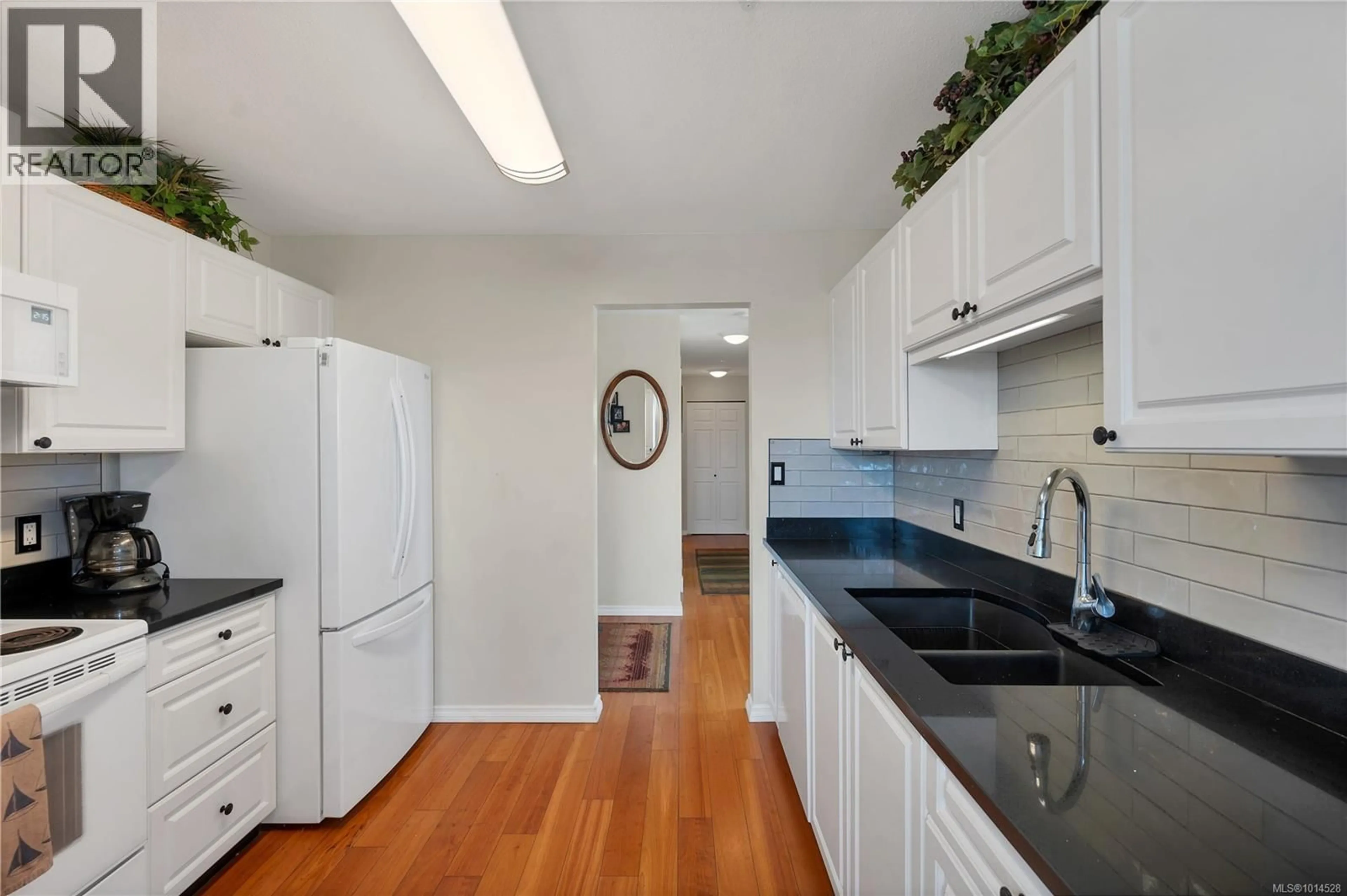 Standard kitchen, unknown for 306 - 280 DOGWOOD STREET SOUTH, Campbell River British Columbia V9W6Y7