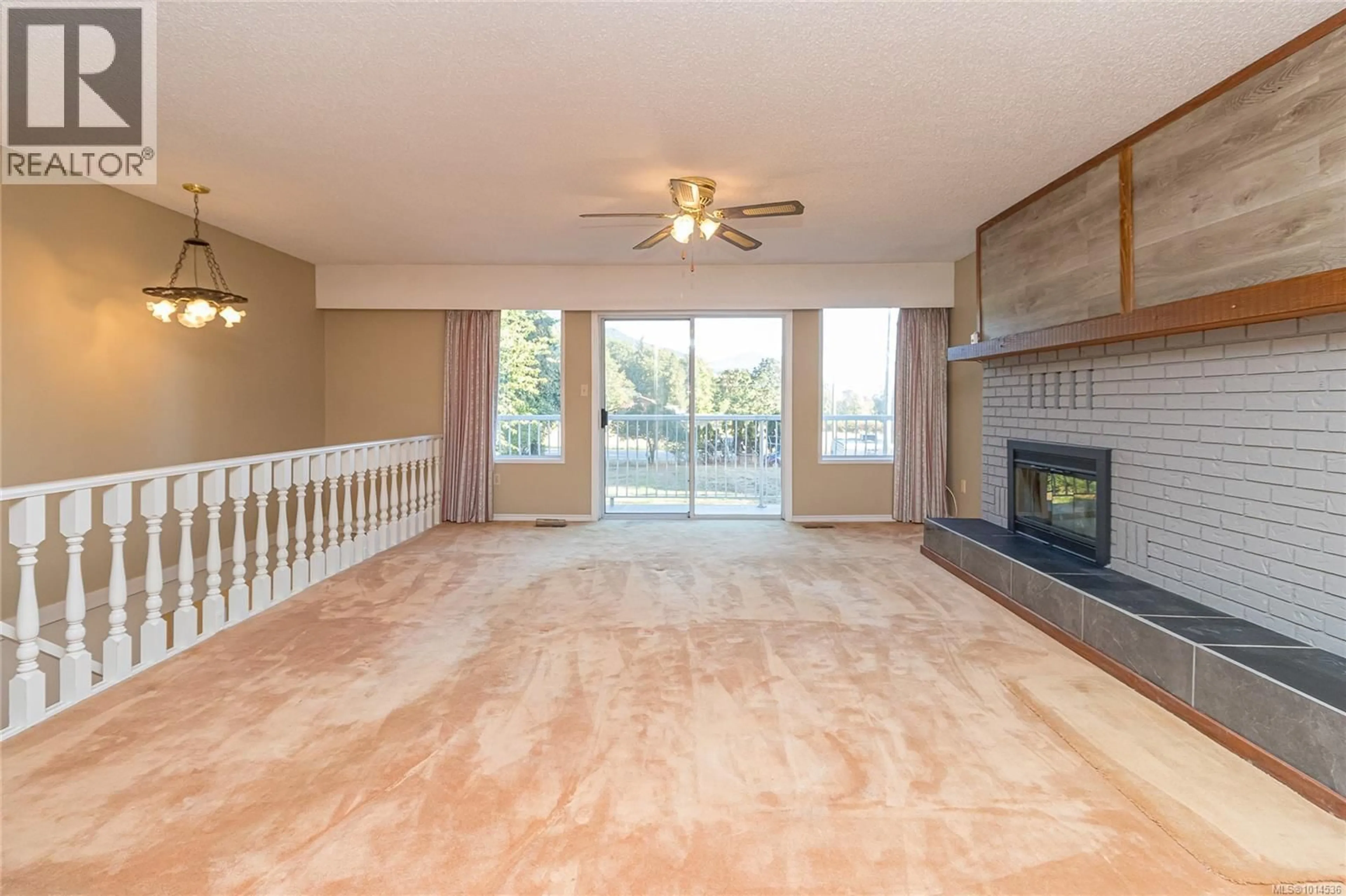 Living room with furniture, unknown for 3570 AUCHINACHIE ROAD, Duncan British Columbia V9L4A4