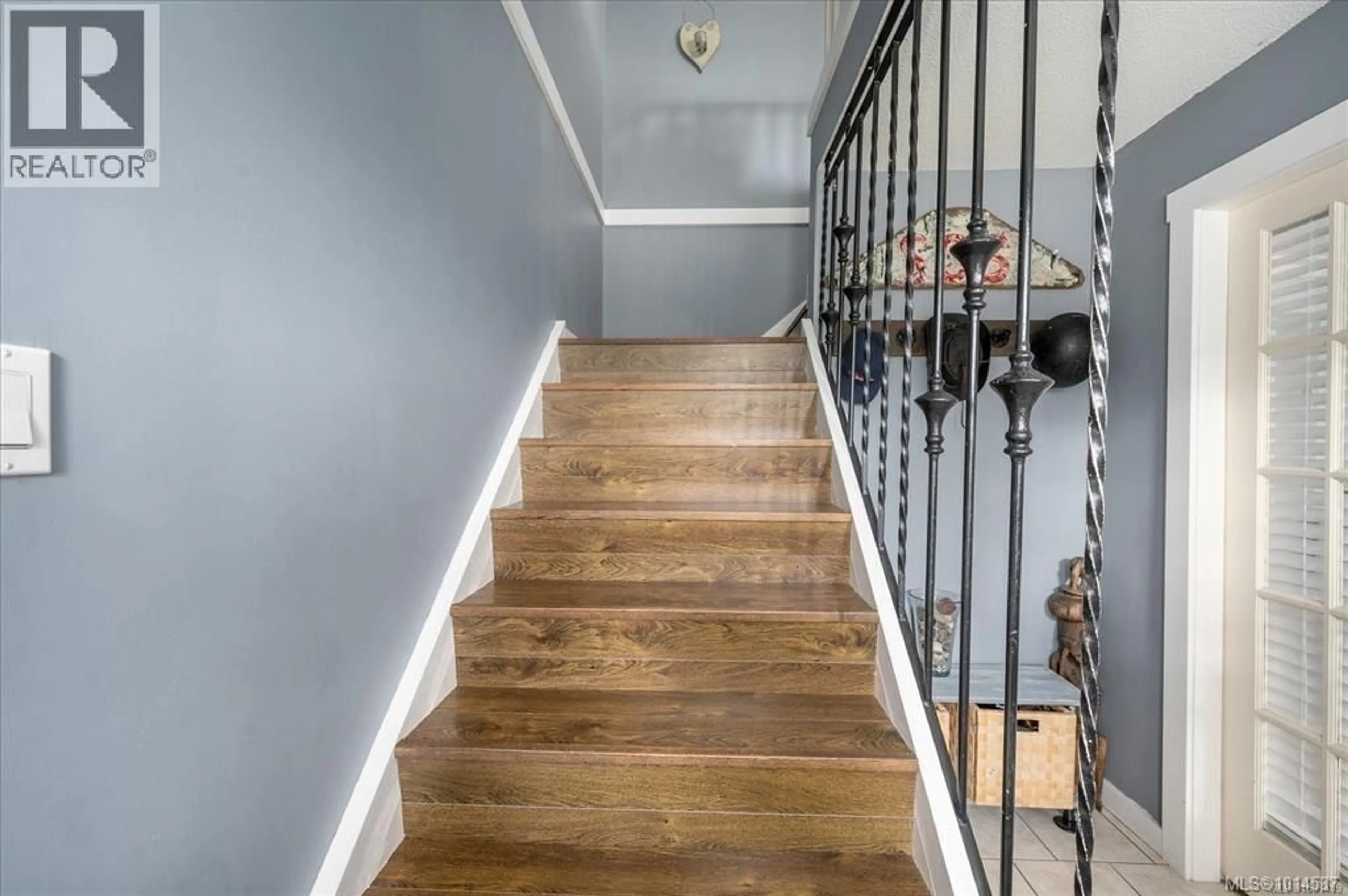 Stairs for 3240 CRYSTAL PLACE, Nanaimo British Columbia V9T2S1