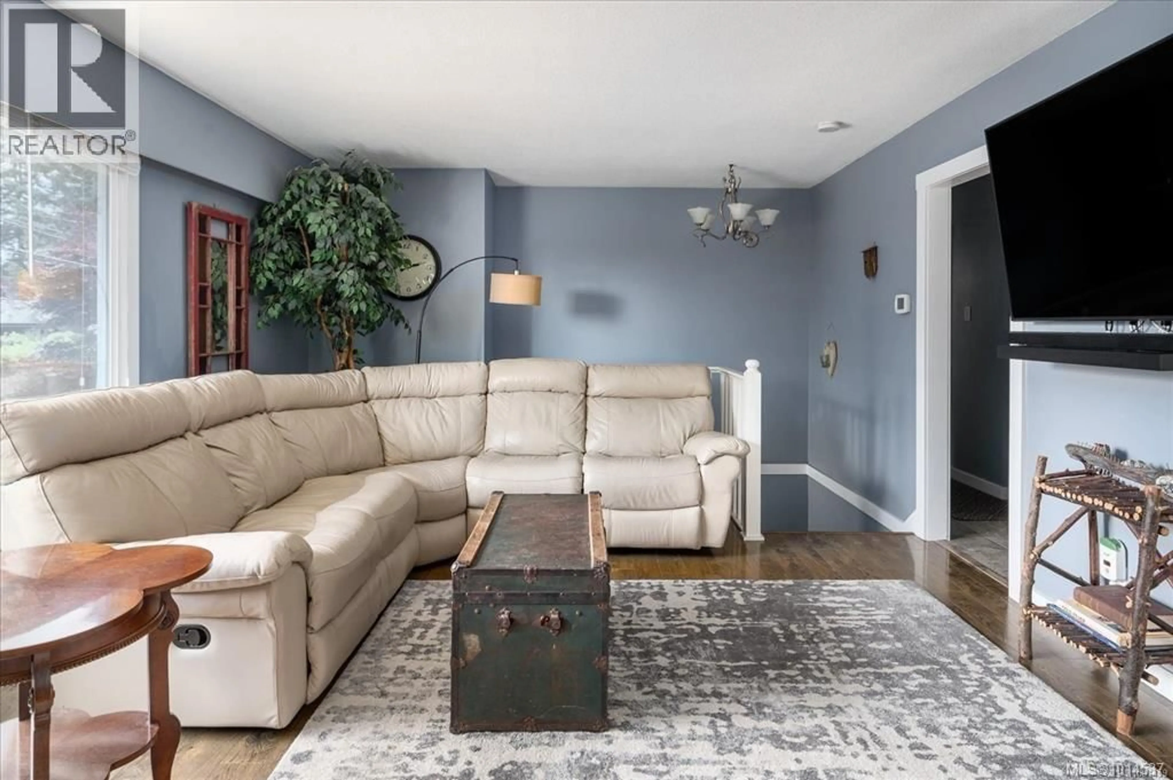 Living room with furniture, unknown for 3240 CRYSTAL PLACE, Nanaimo British Columbia V9T2S1