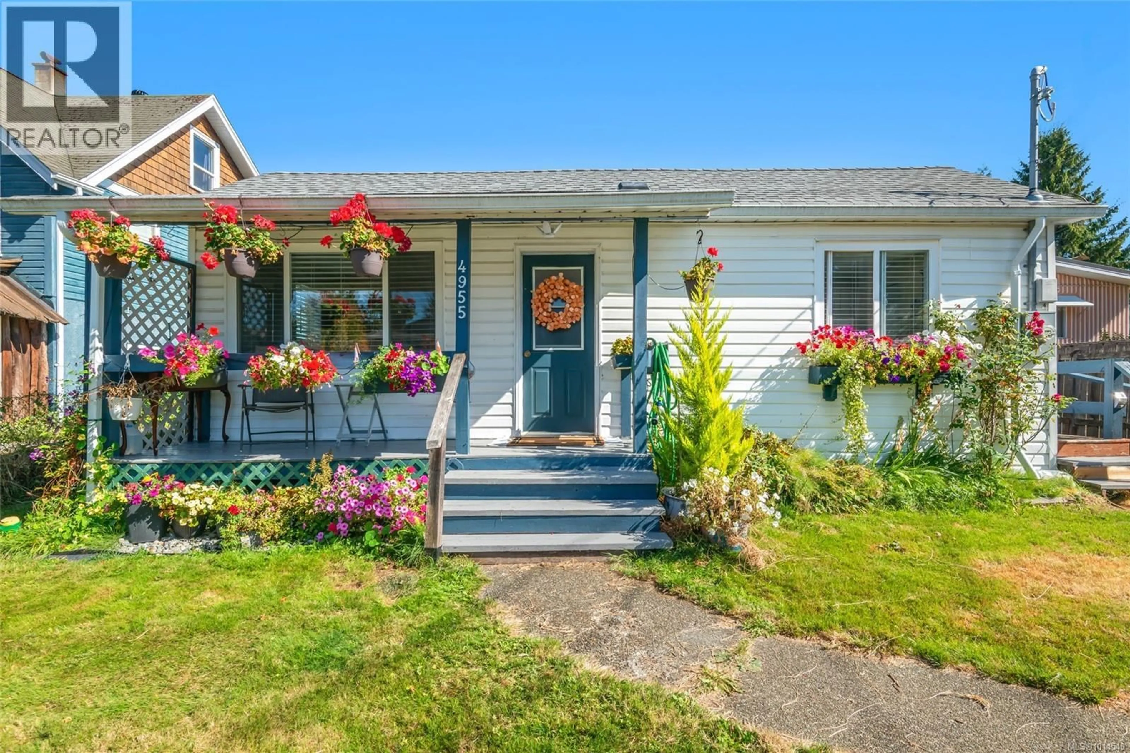 Home with vinyl exterior material, street for 4955 ELIZABETH STREET, Port Alberni British Columbia V9Y6M4