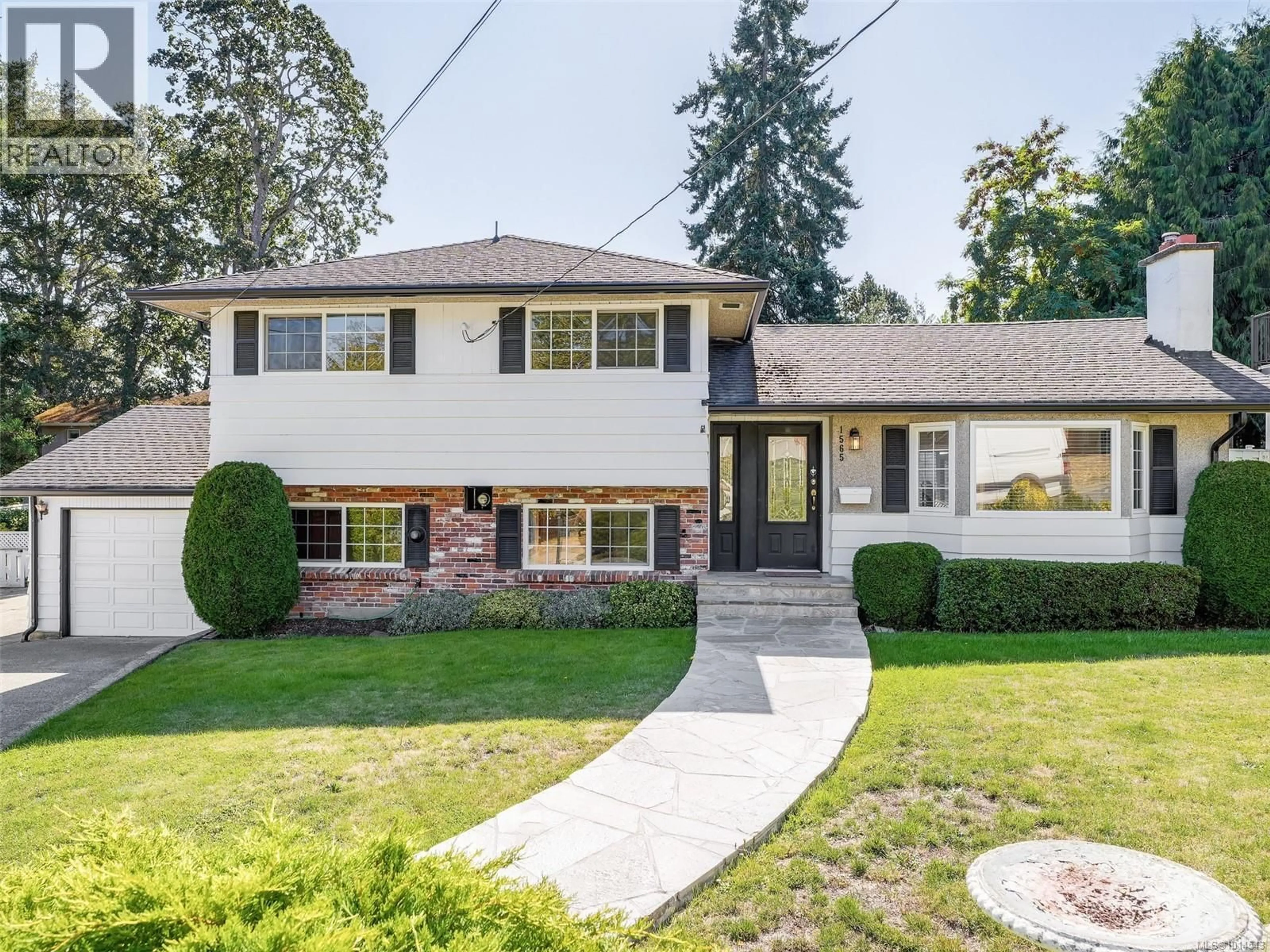 Home with brick exterior material, street for 1565 JASPER PLACE, Saanich British Columbia V8P1N9