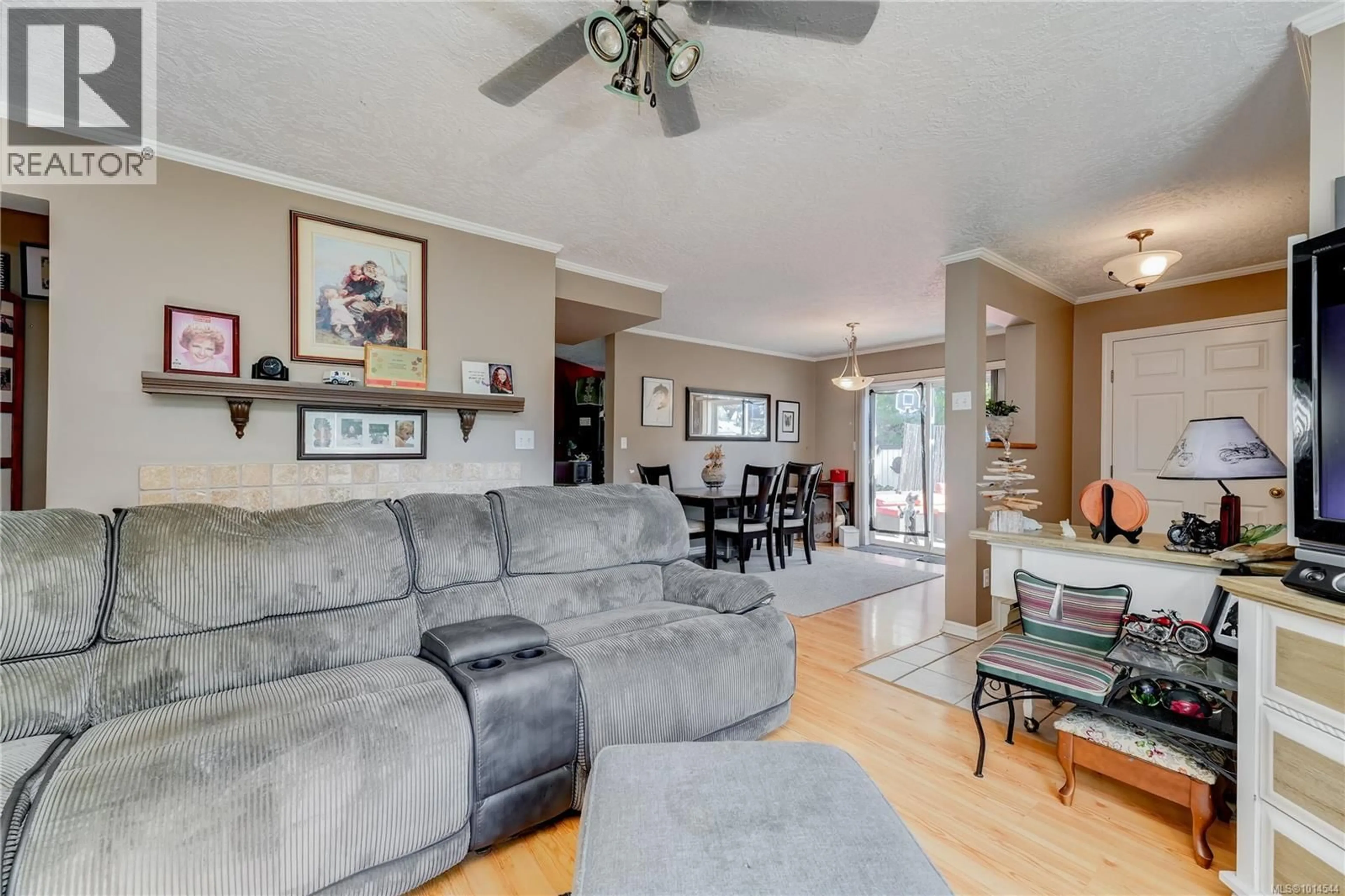 Living room with furniture, unknown for 6978 LARKSPUR ROAD, Sooke British Columbia V9Z0M8