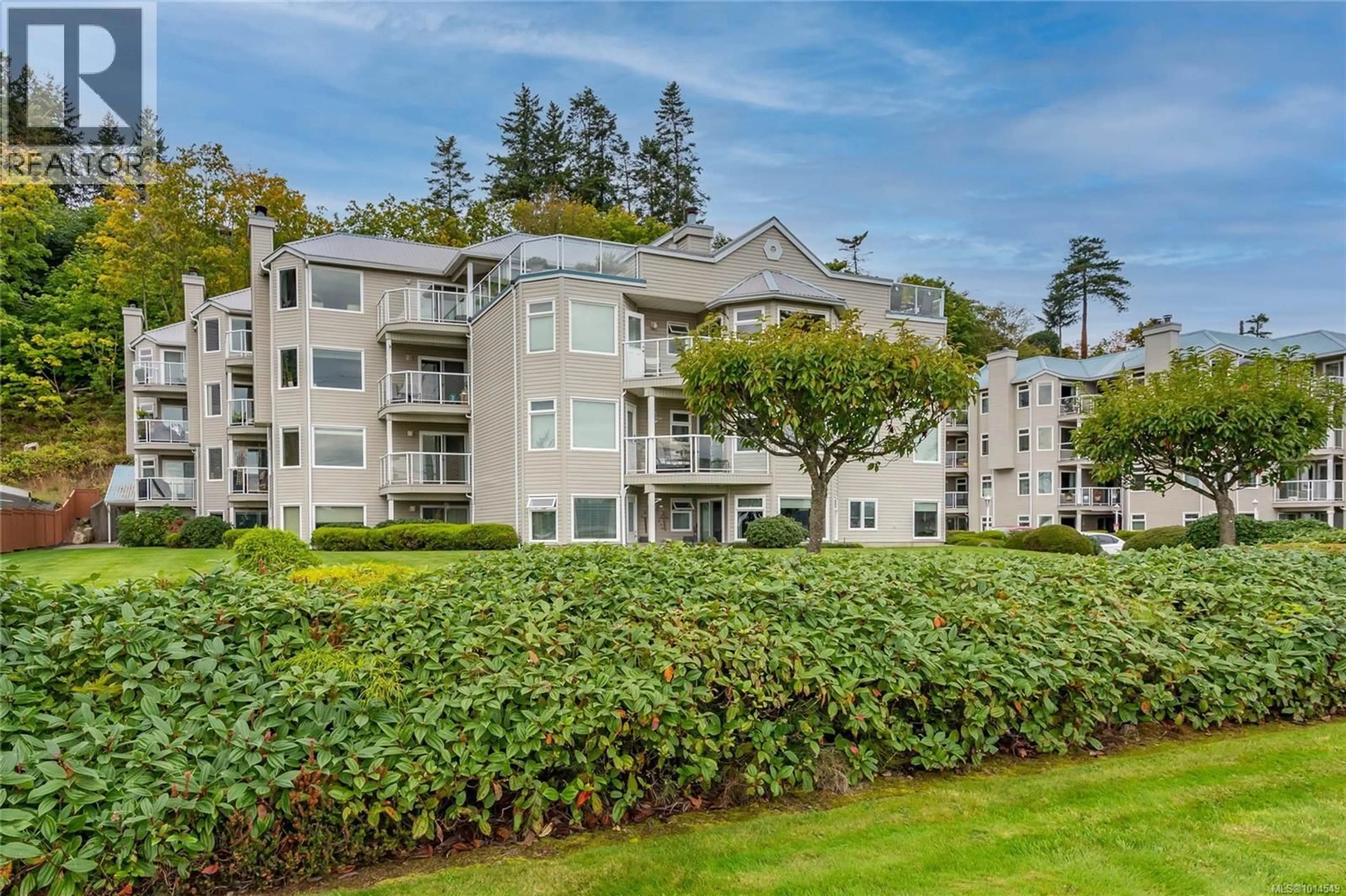 A pic from outside/outdoor area/front of a property/back of a property/a pic from drone, water/lake/river/ocean view for 402B - 670 ISLAND HIGHWAY SOUTH, Campbell River British Columbia V9W1A6