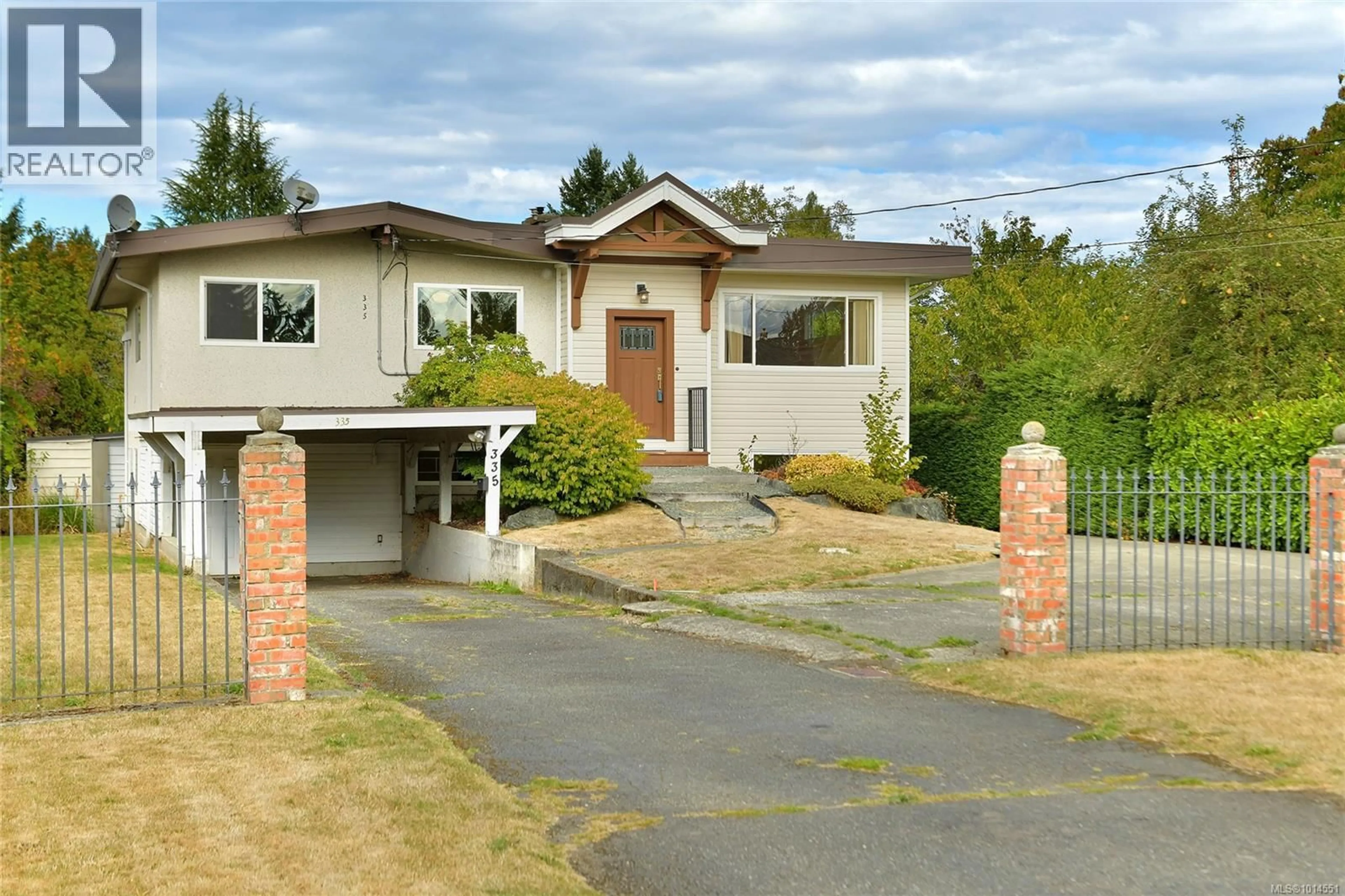 Home with vinyl exterior material, street for 335 BERKELEY STREET, Duncan British Columbia V9L2A2