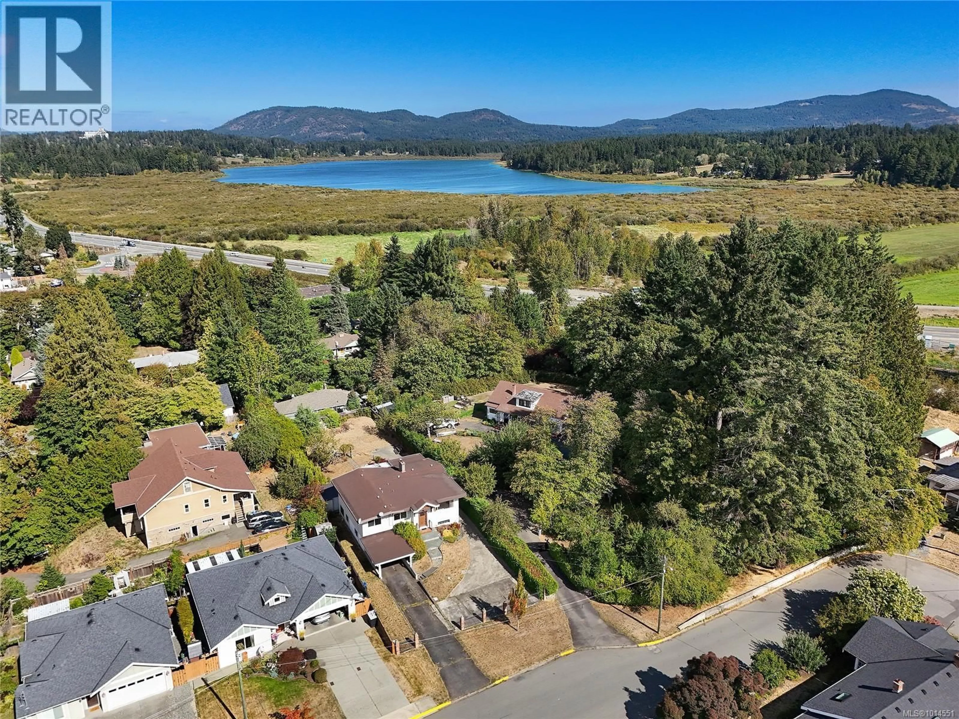 A pic from outside/outdoor area/front of a property/back of a property/a pic from drone, water/lake/river/ocean view for 335 BERKELEY STREET, Duncan British Columbia V9L2A2