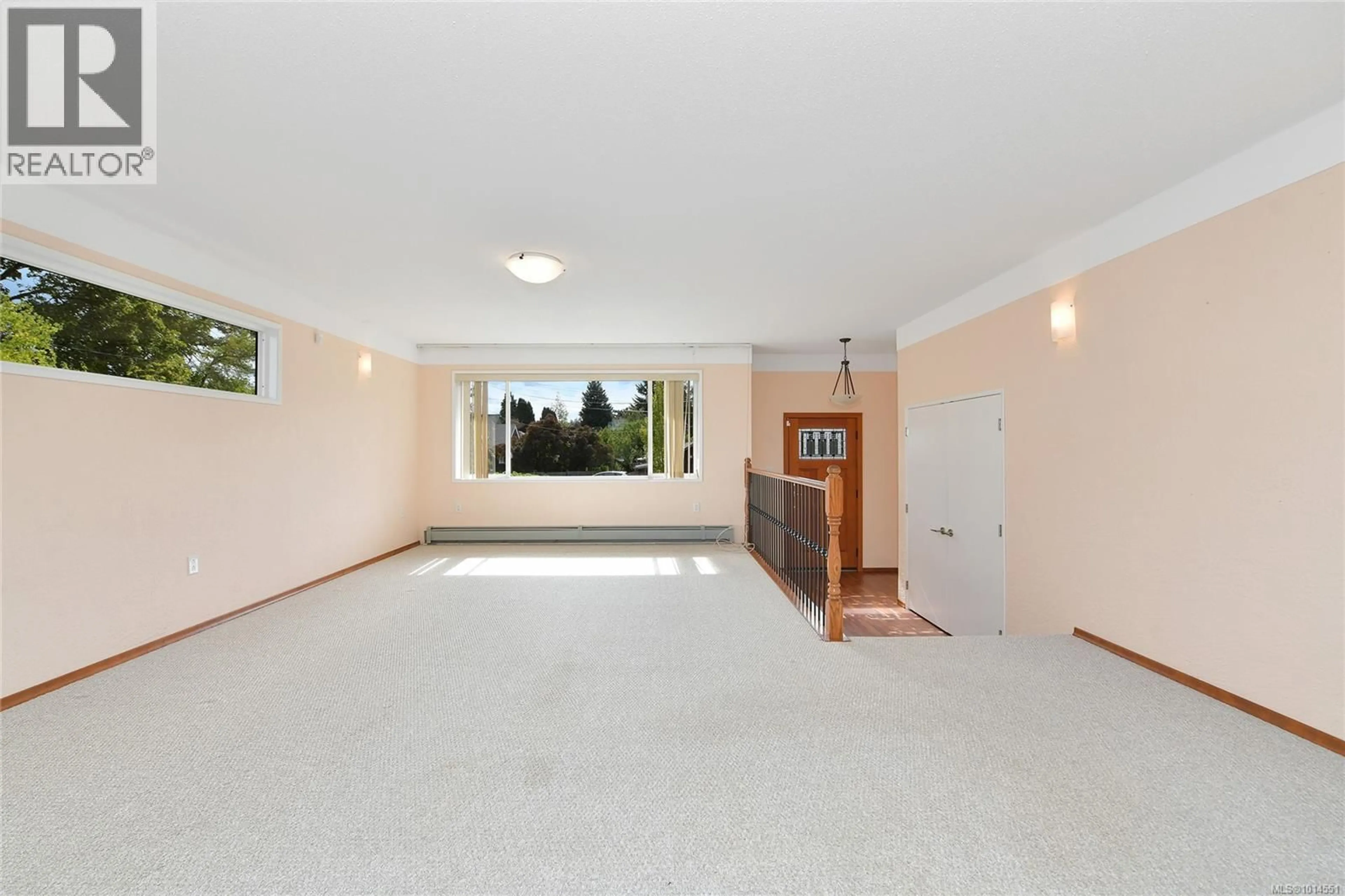 Indoor foyer for 335 BERKELEY STREET, Duncan British Columbia V9L2A2