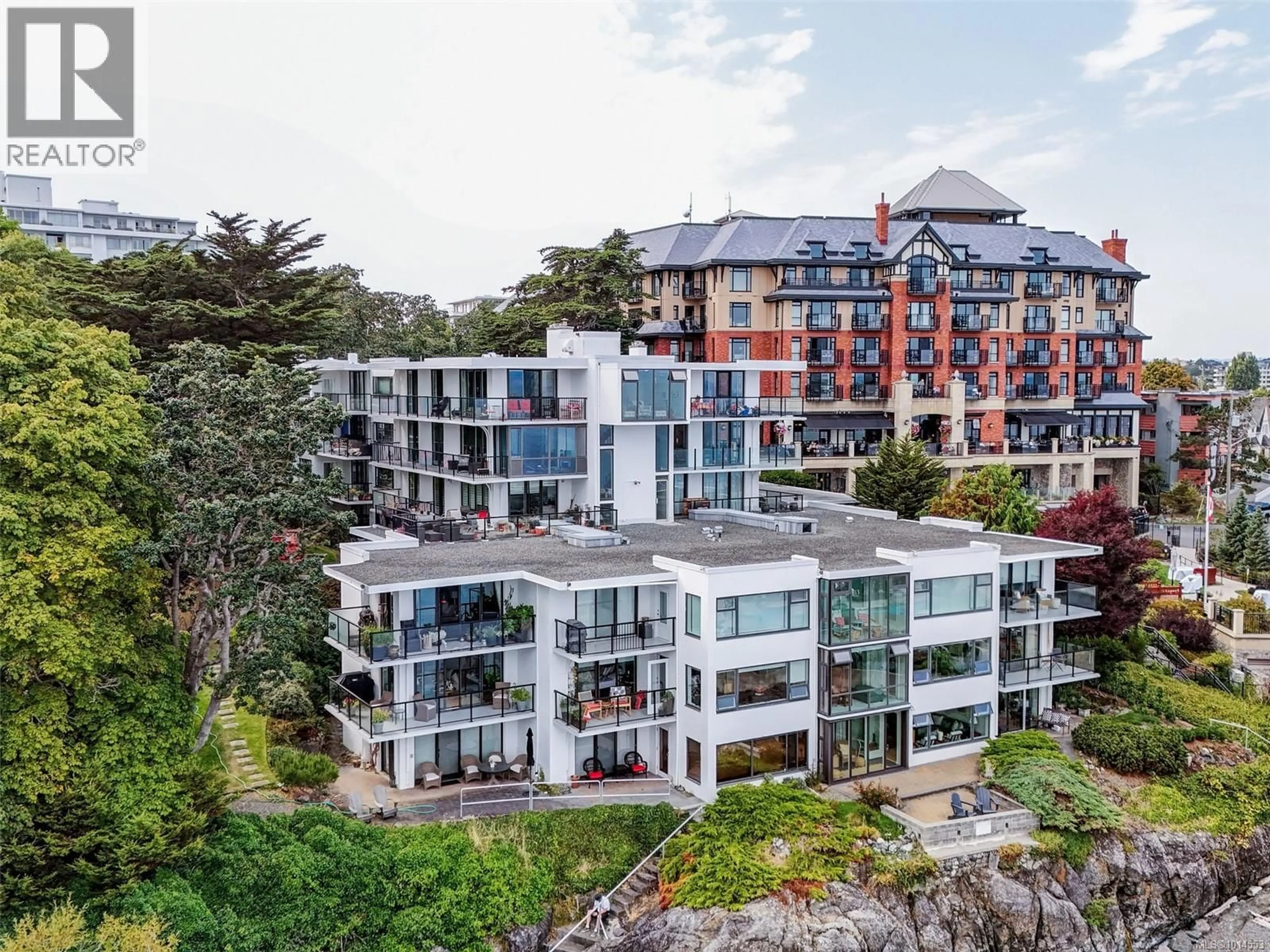 A pic from outside/outdoor area/front of a property/back of a property/a pic from drone, city buildings view from balcony for 402 - 1159 BEACH DRIVE, Oak Bay British Columbia V8S2N2