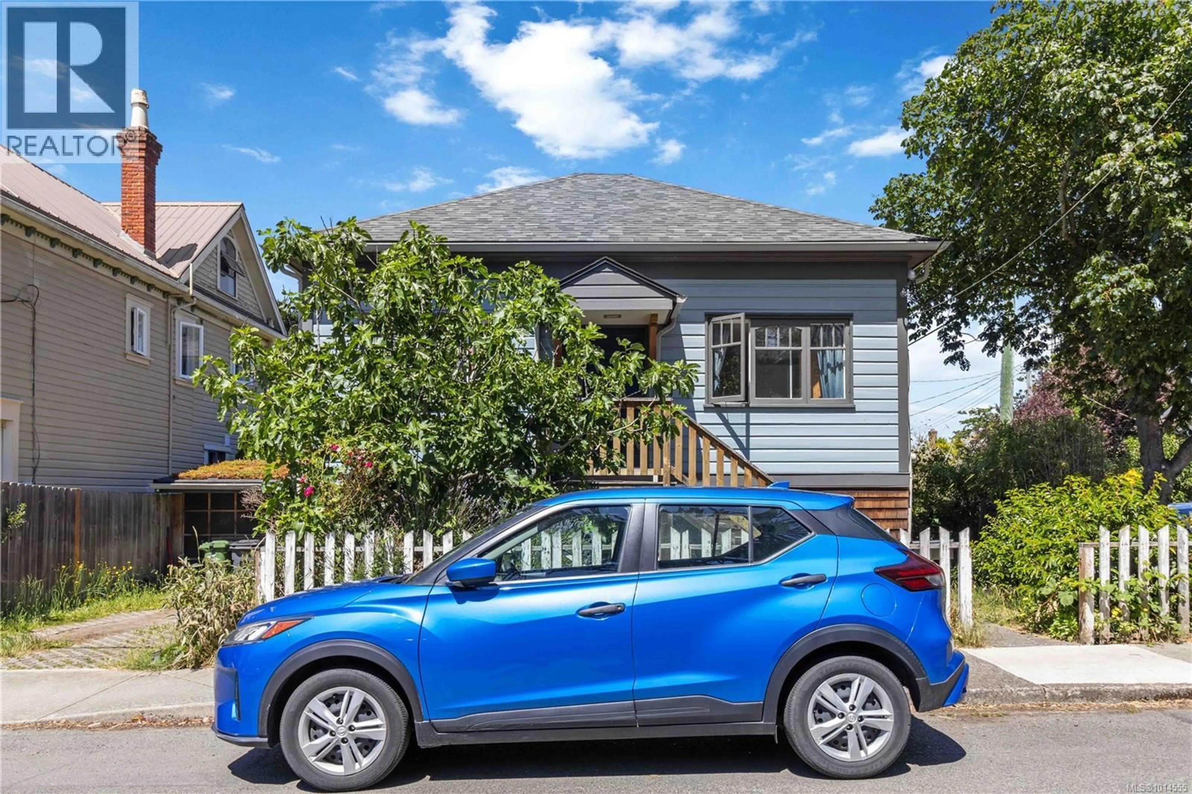 Home with vinyl exterior material, street for 1334 PEMBROKE STREET, Victoria British Columbia V8R1V4