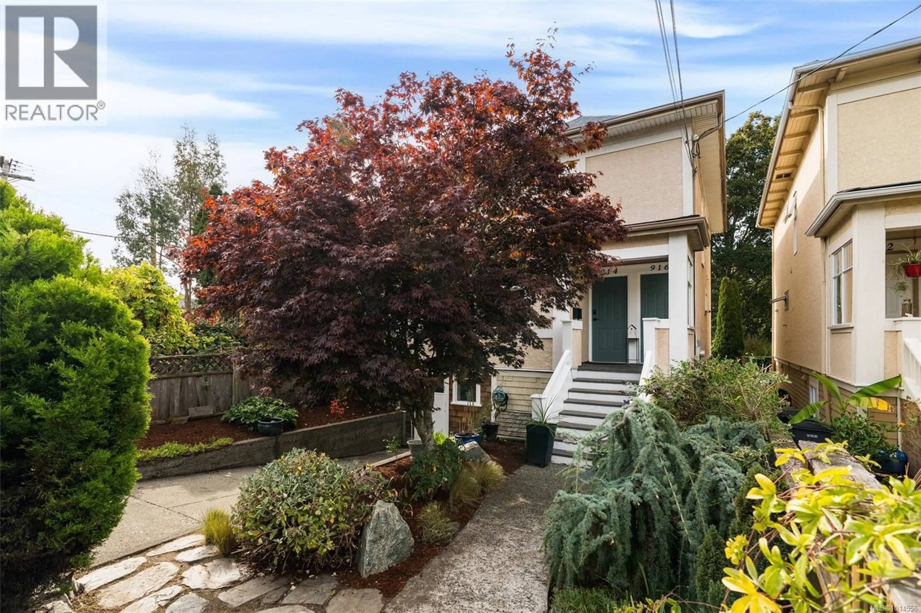Patio, street for 914/916 RUSSELL STREET, Victoria British Columbia V9A3K9