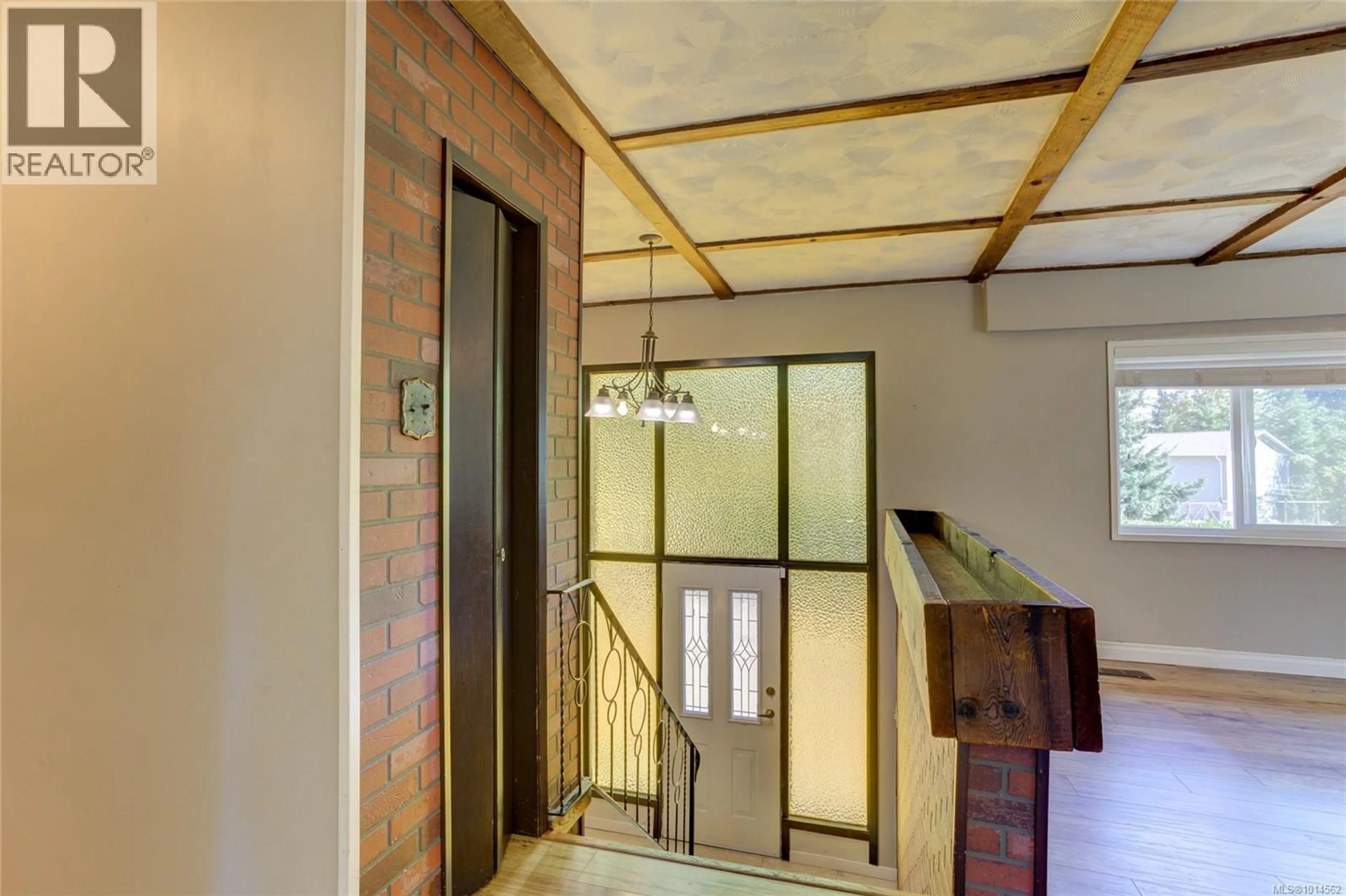 Indoor foyer for 227 GRANTS LAKE ROAD, Lake Cowichan British Columbia V0R1G0