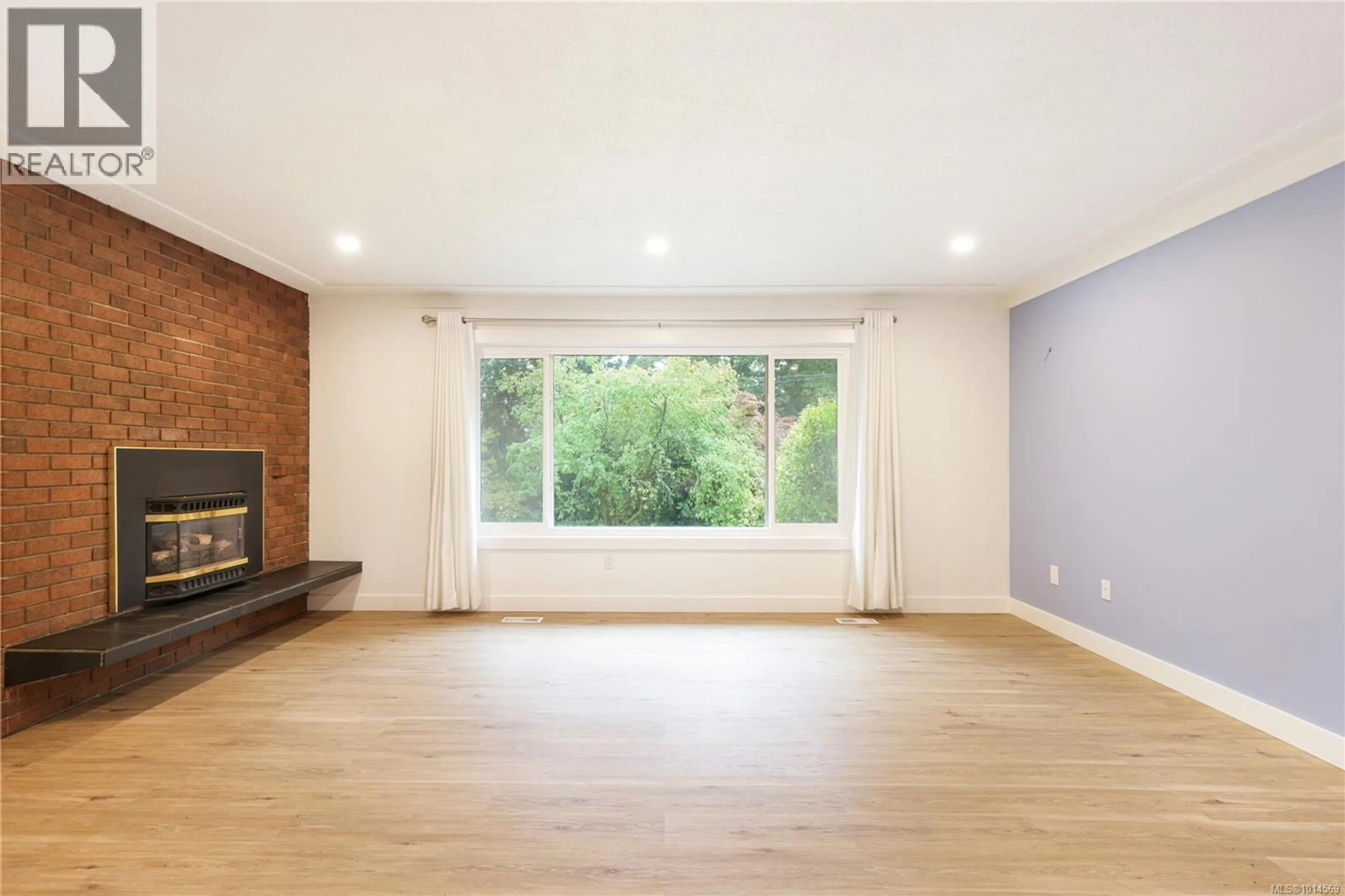 Living room with furniture, wood/laminate floor for 4513 GLENSIDE CRESCENT, Port Alberni British Columbia V9Y5X8