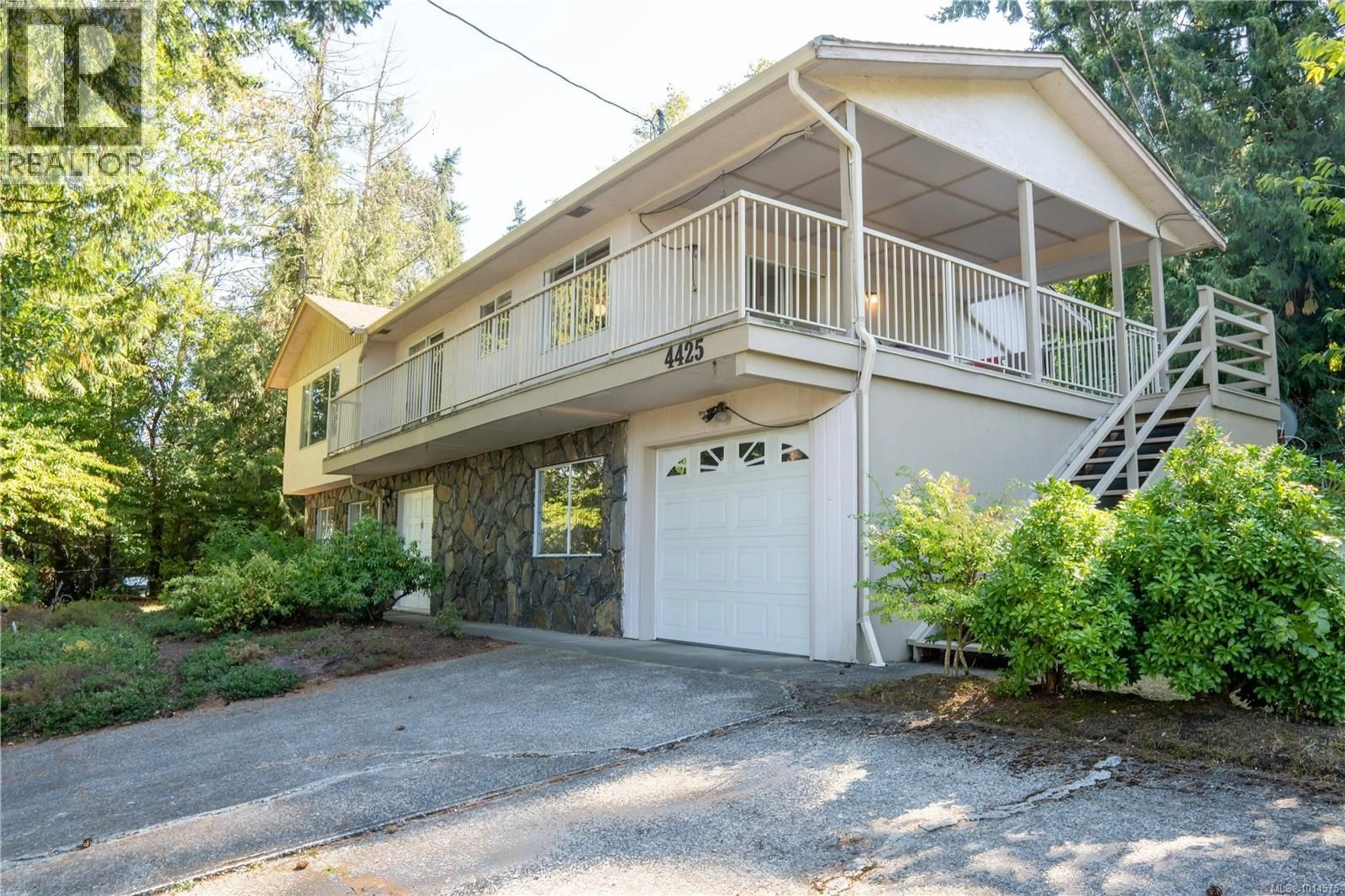 Home with vinyl exterior material, street for 4425 GULFVIEW DRIVE, Nanaimo British Columbia V9T5V7