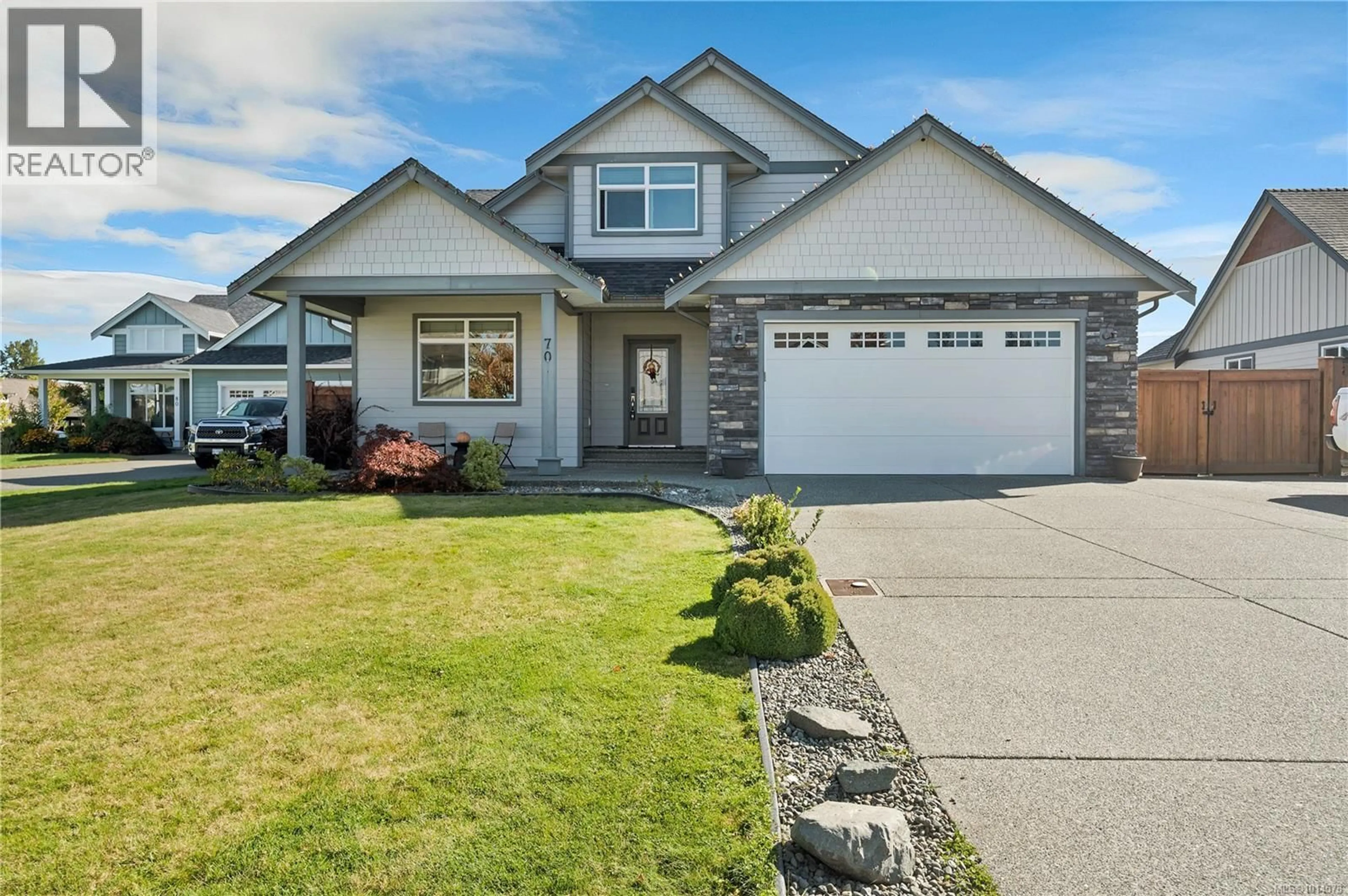 Home with vinyl exterior material, street for 70 WESTHAVEN WAY, Campbell River British Columbia V9W0A1
