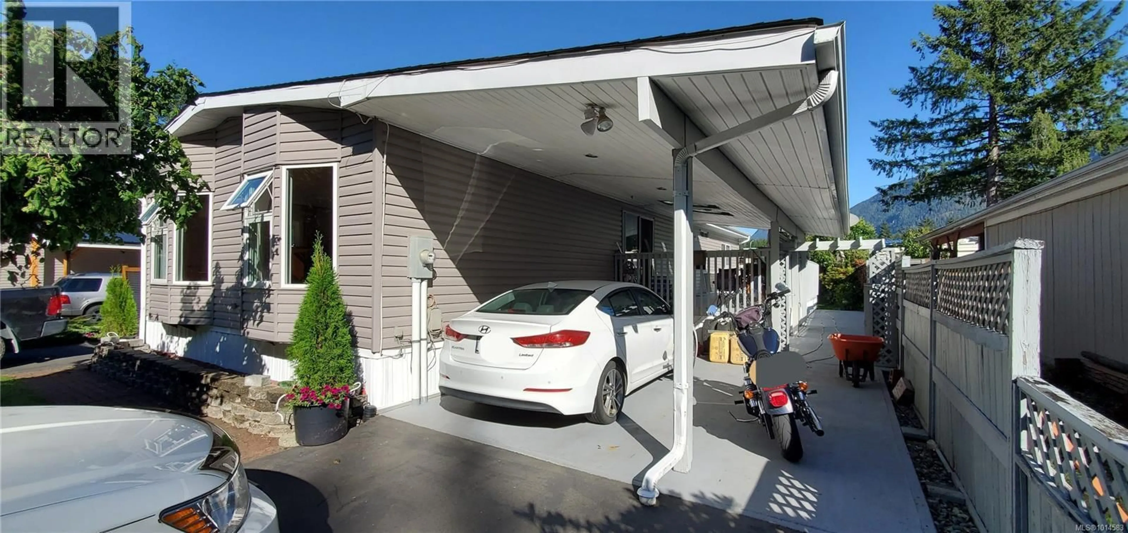 Indoor garage for 608 WHITE RIDGE DRIVE, Gold River British Columbia V0P1G0