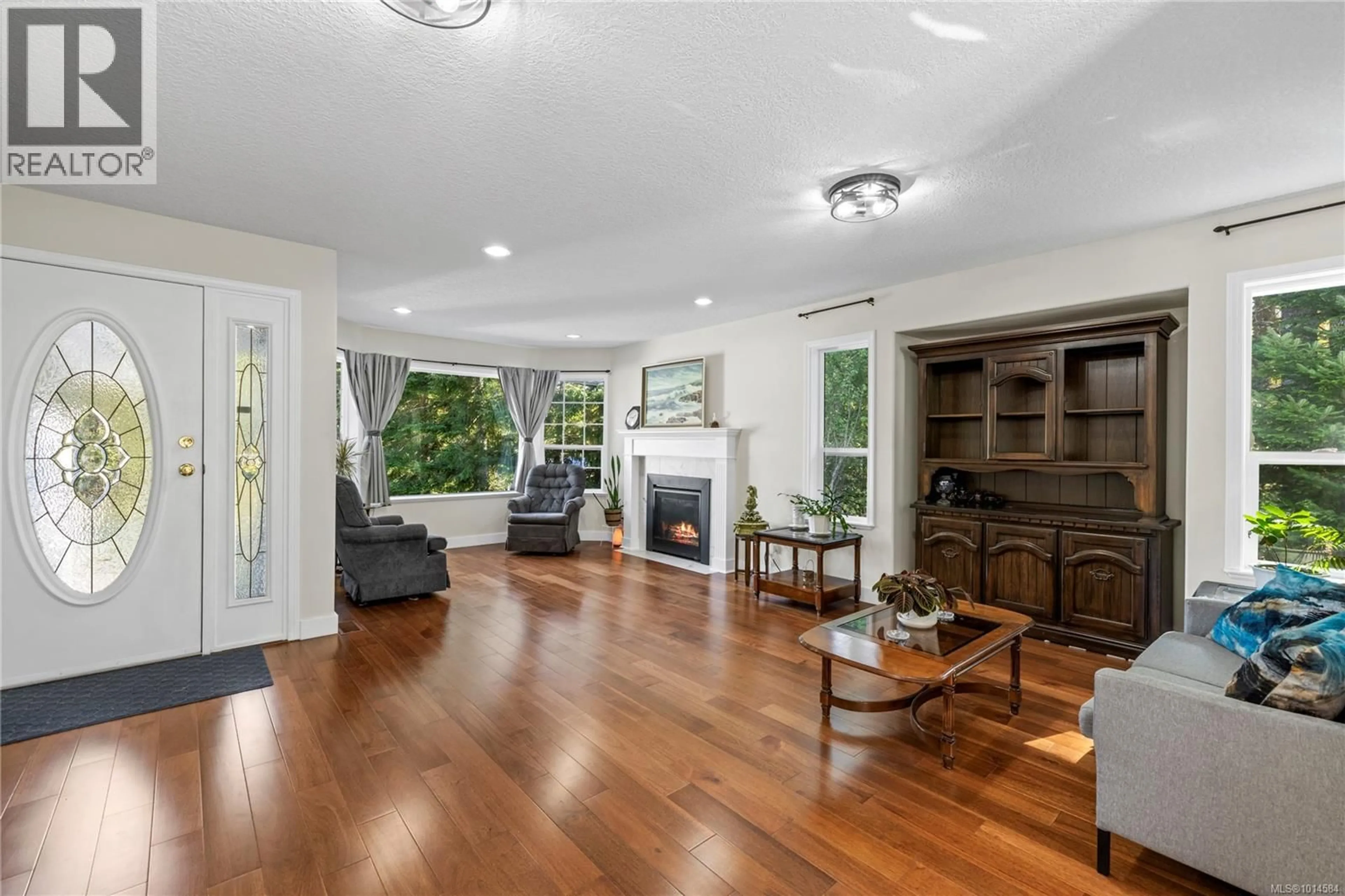 Living room with furniture, wood/laminate floor for 5084 ARDEN ROAD, Port Alberni British Columbia V9Y8R5