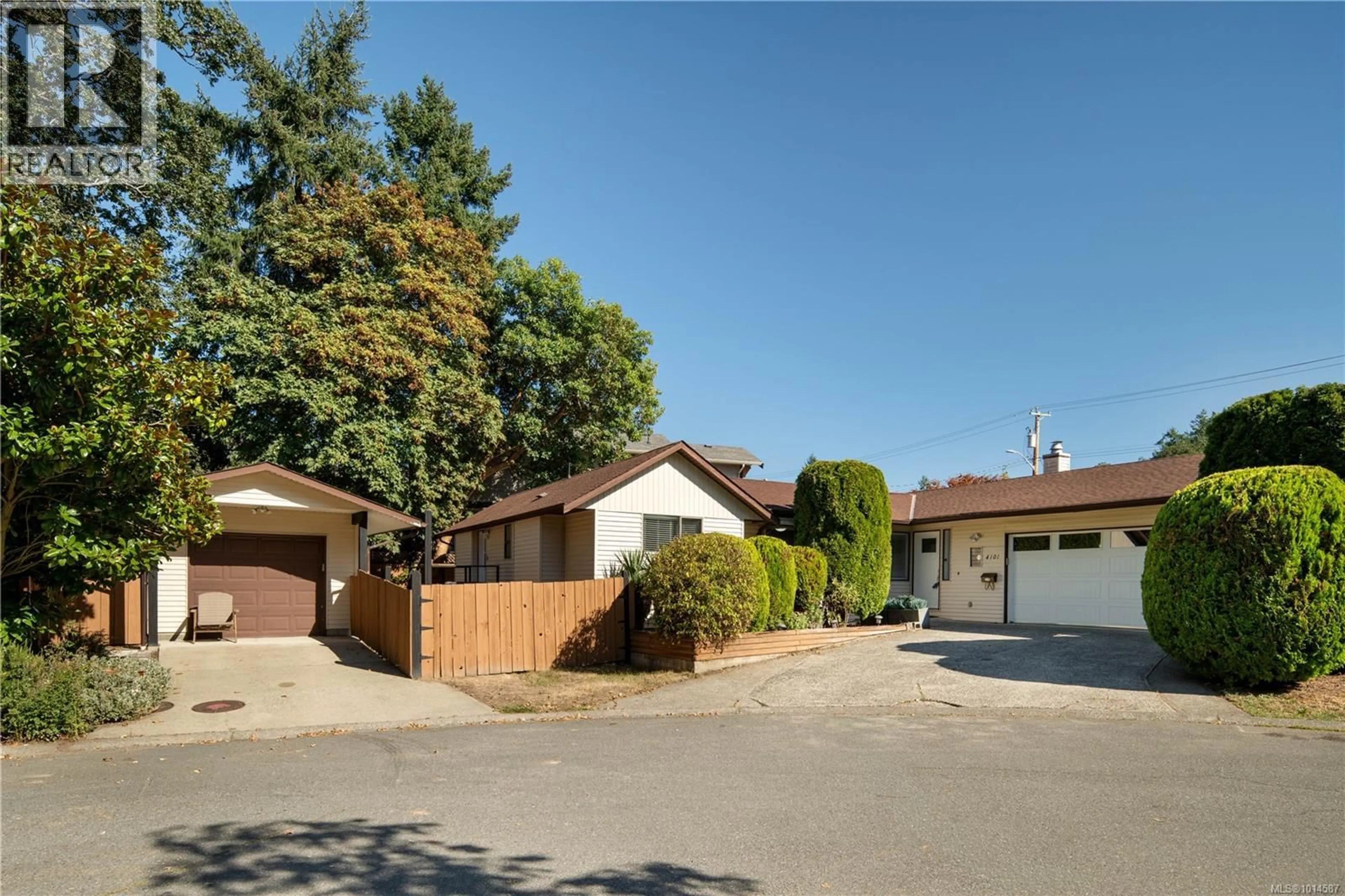 Unknown for 4101 SCOONES PLACE, Saanich British Columbia V8X4R4