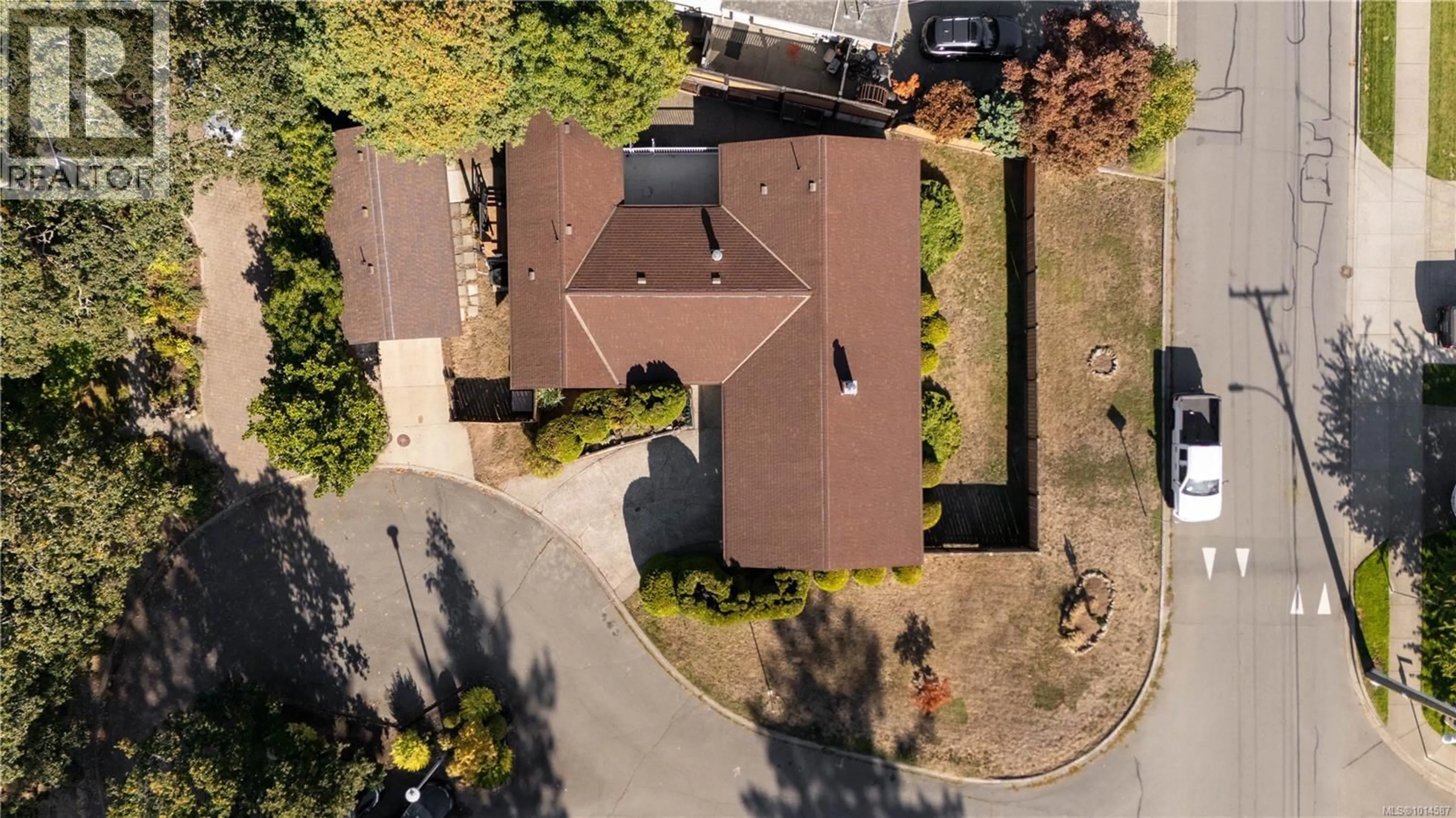 A pic from outside/outdoor area/front of a property/back of a property/a pic from drone, street for 4101 SCOONES PLACE, Saanich British Columbia V8X4R4