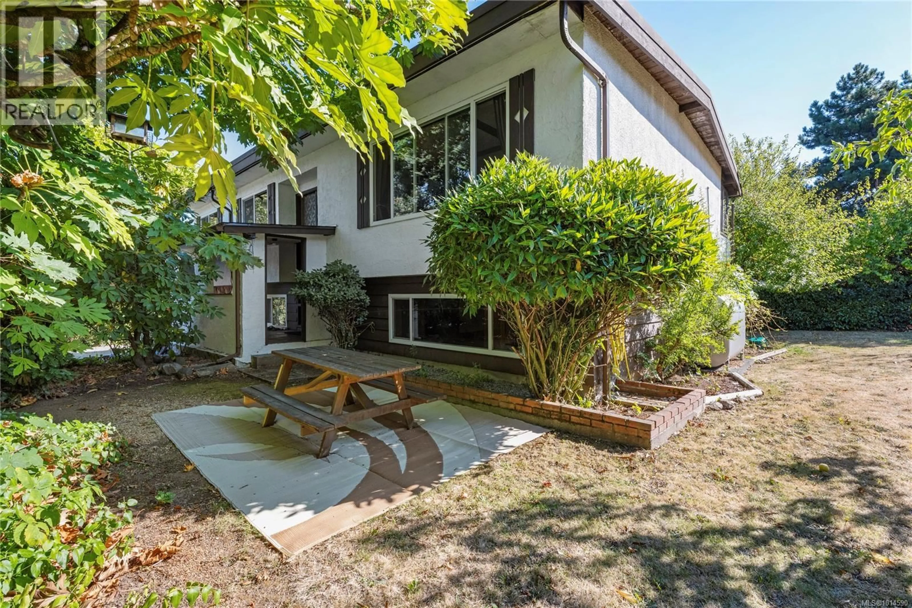 Patio, street for 301 PUTTER PLACE, Nanaimo British Columbia V9T1V2
