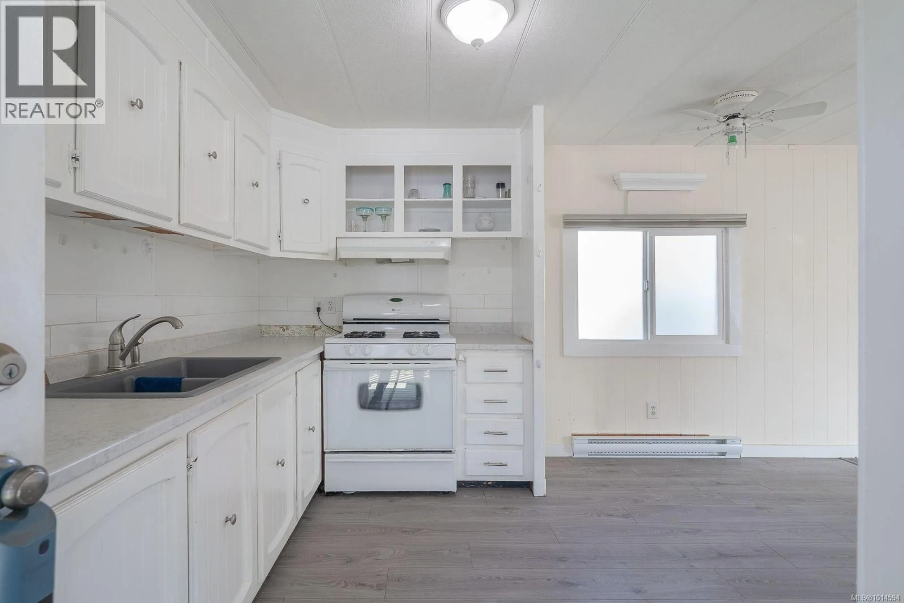 Standard kitchen, unknown for 30 - 80 FIFTH STREET, Nanaimo British Columbia V9R1N1