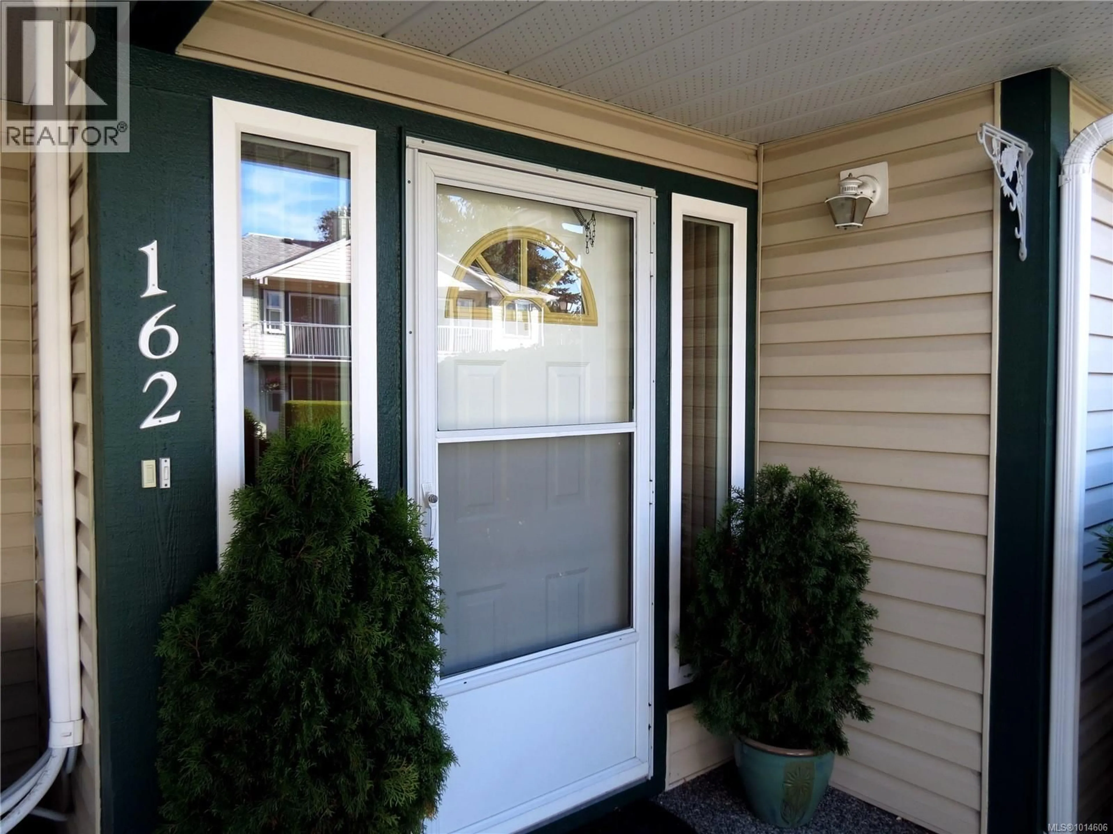 Indoor entryway for 162 BOWLSBY STREET, Nanaimo British Columbia V9R5K1