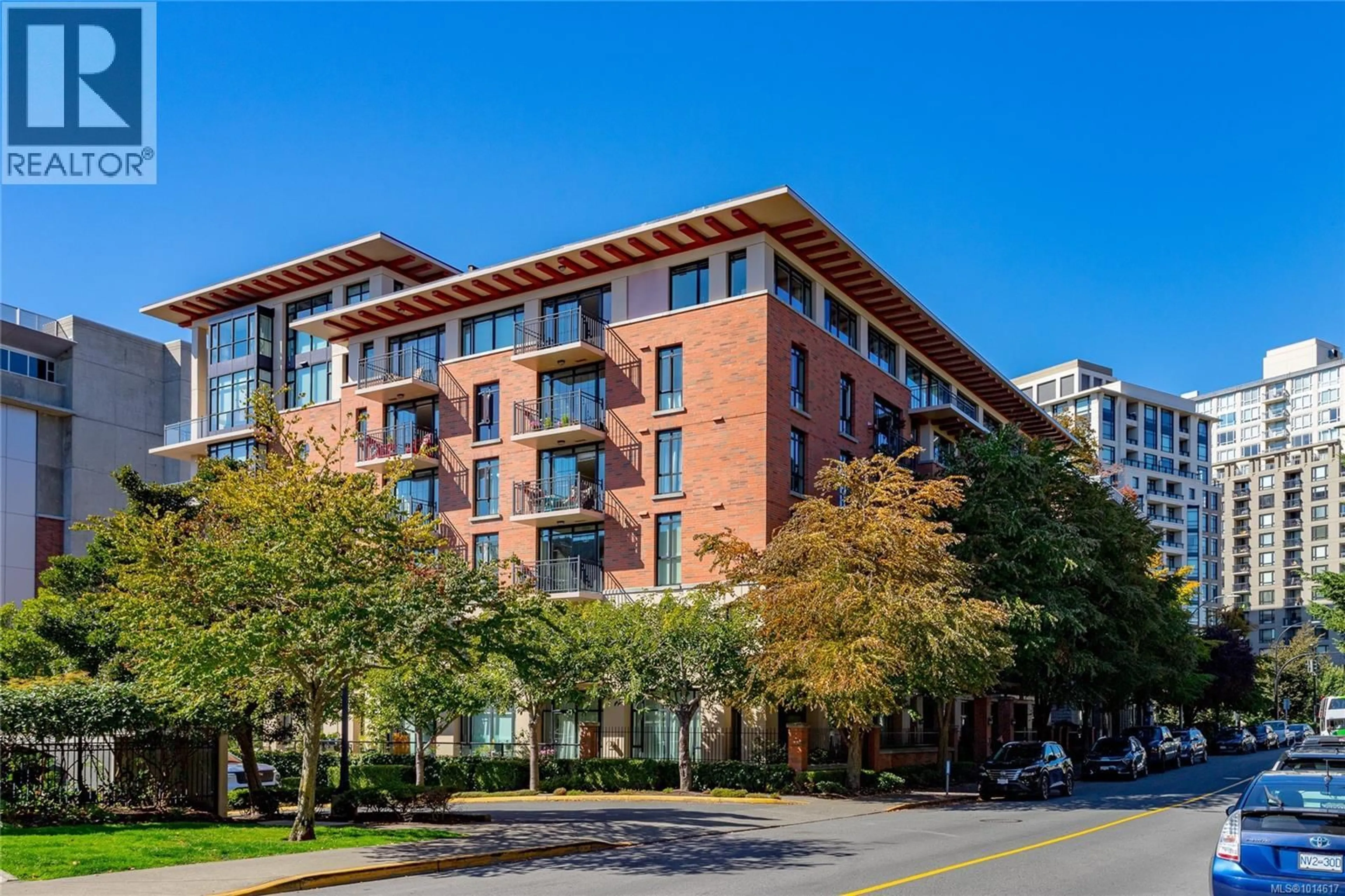 Home with brick exterior material, building for 606 - 827 FAIRFIELD ROAD, Victoria British Columbia V8V5B2
