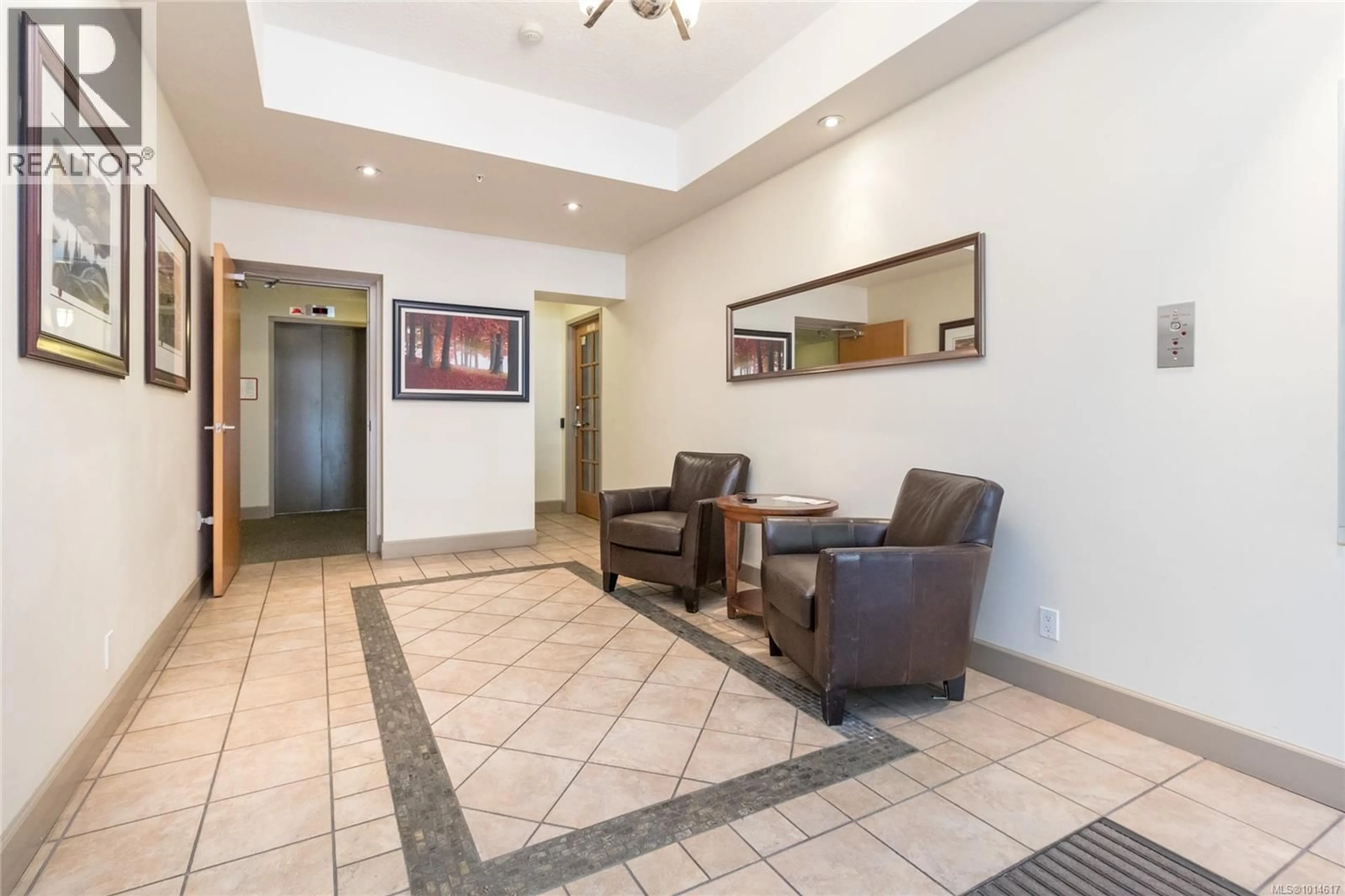 Lobby for 606 - 827 FAIRFIELD ROAD, Victoria British Columbia V8V5B2