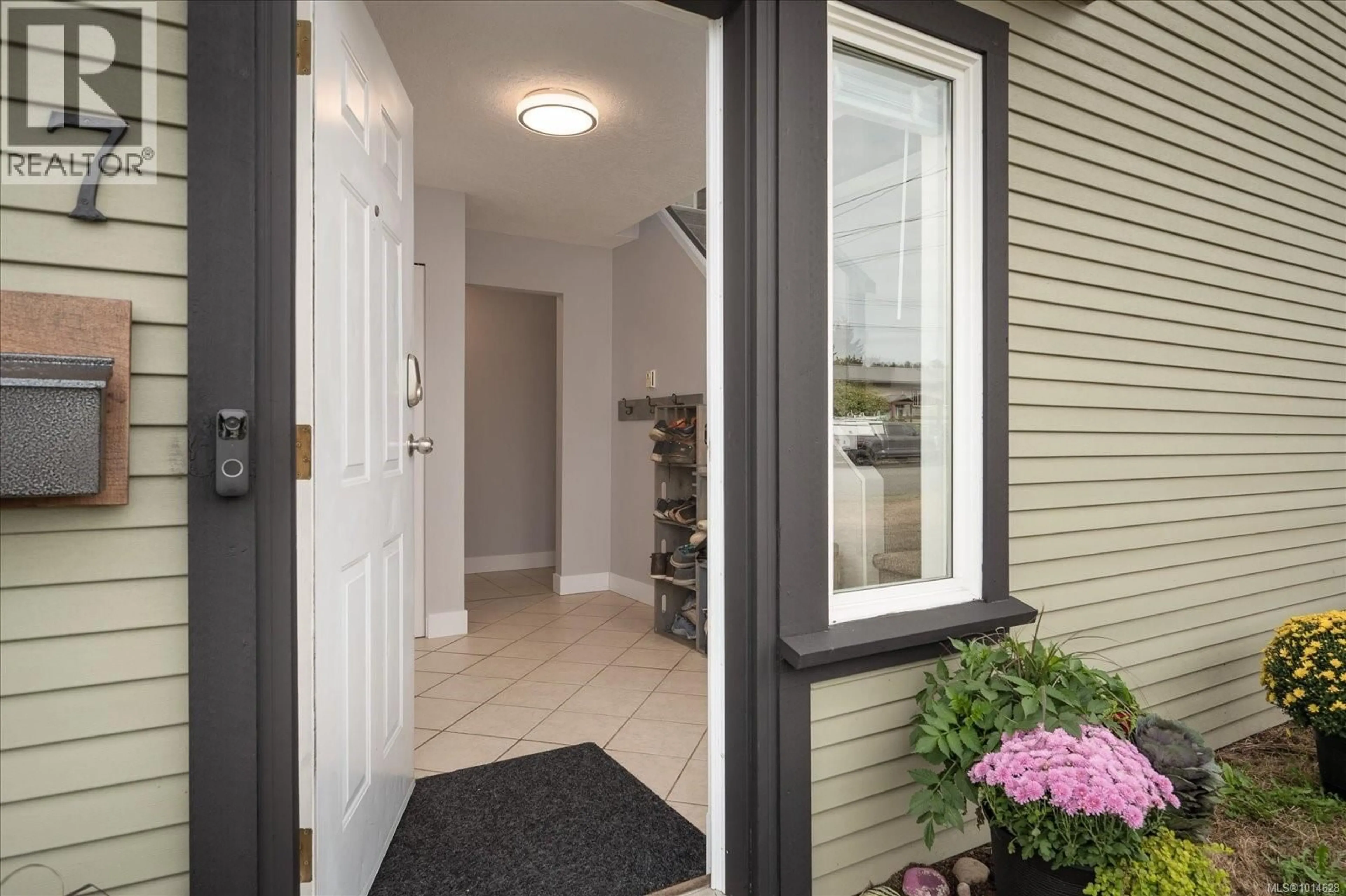 Indoor entryway for 537 DEERING STREET, Nanaimo British Columbia V9R6Y2