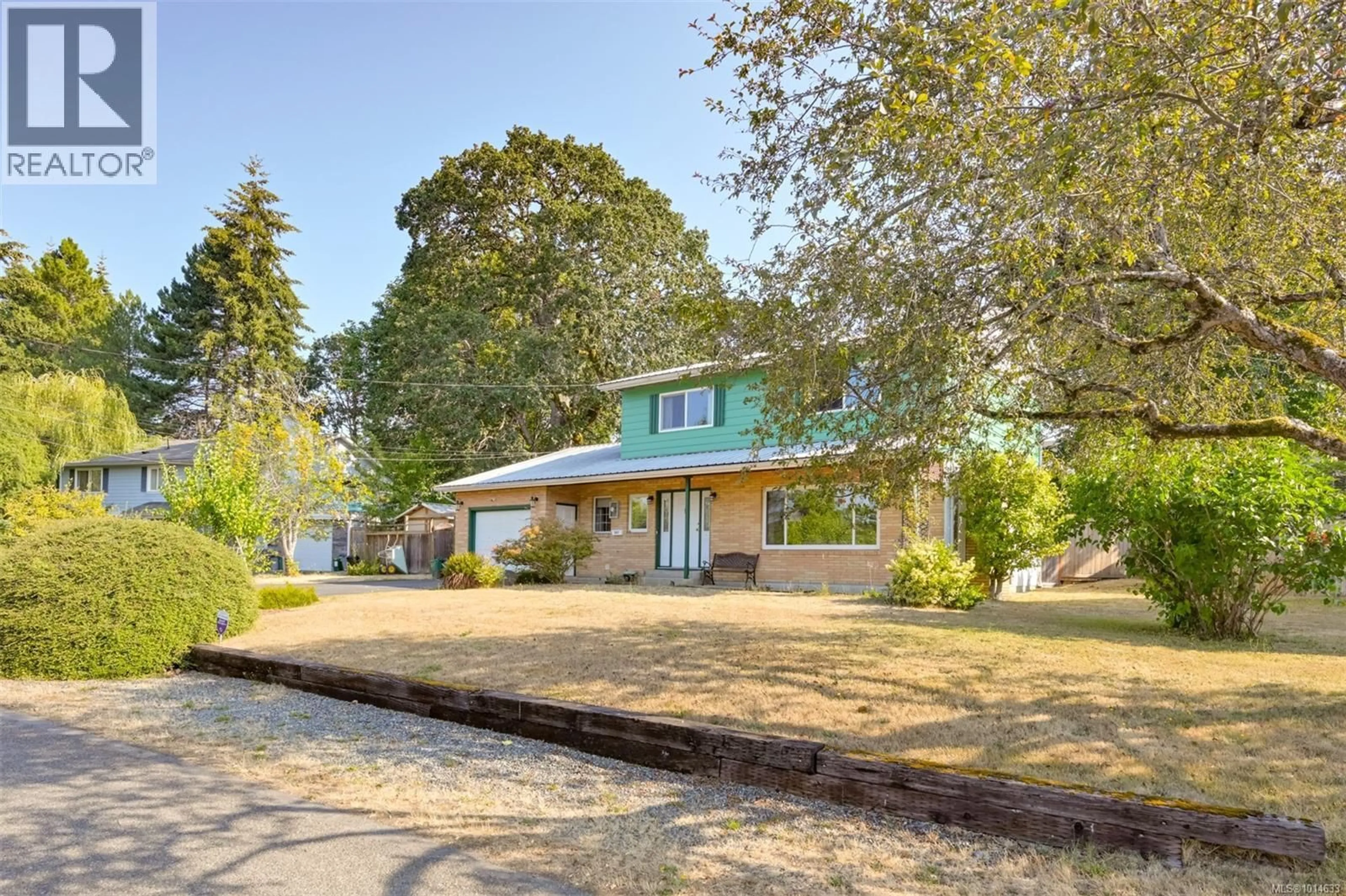 A pic from outside/outdoor area/front of a property/back of a property/a pic from drone, street for 5847 SYCAMORE STREET, Duncan British Columbia V9L3E3