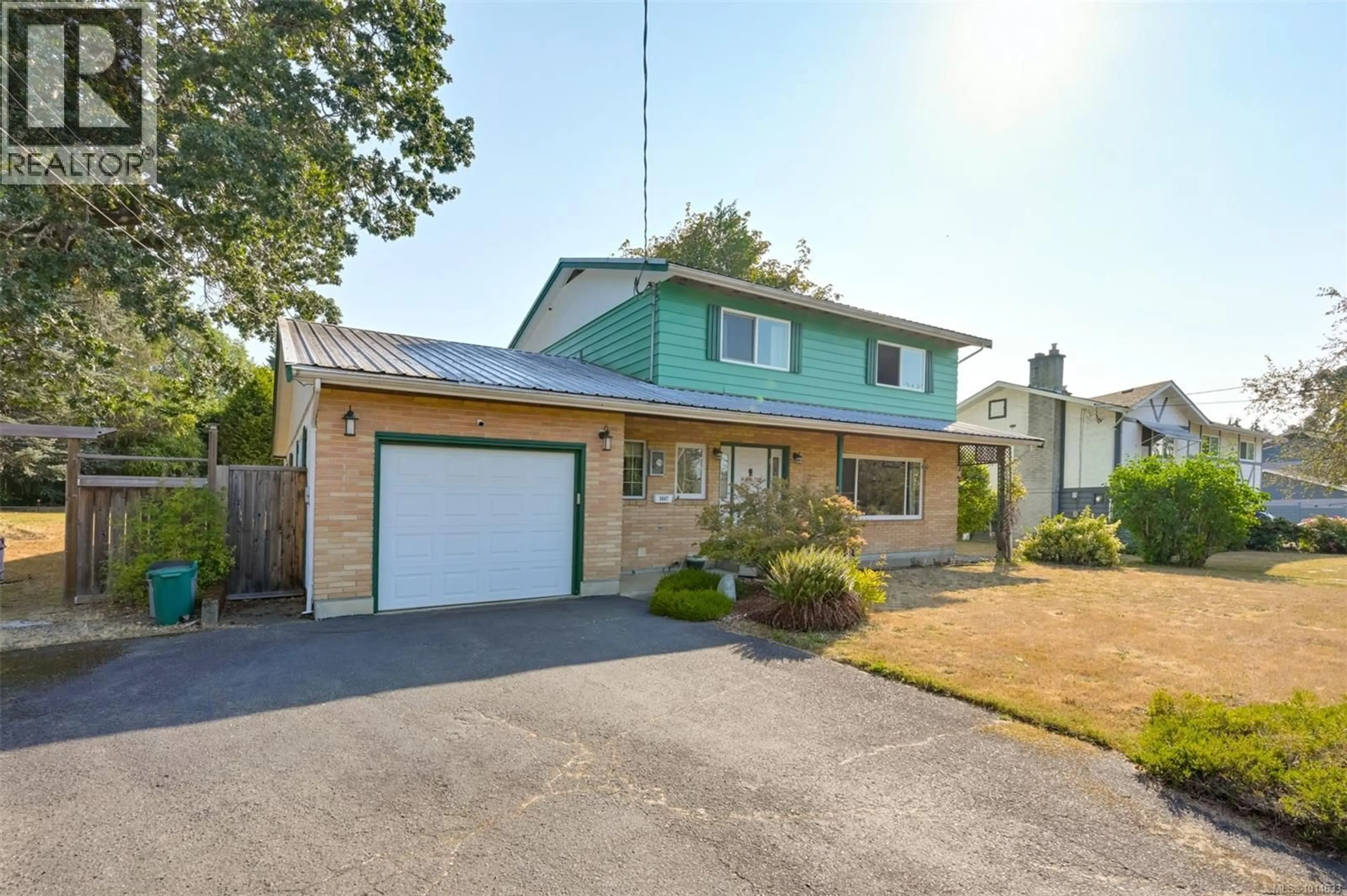 A pic from outside/outdoor area/front of a property/back of a property/a pic from drone, street for 5847 SYCAMORE STREET, Duncan British Columbia V9L3E3