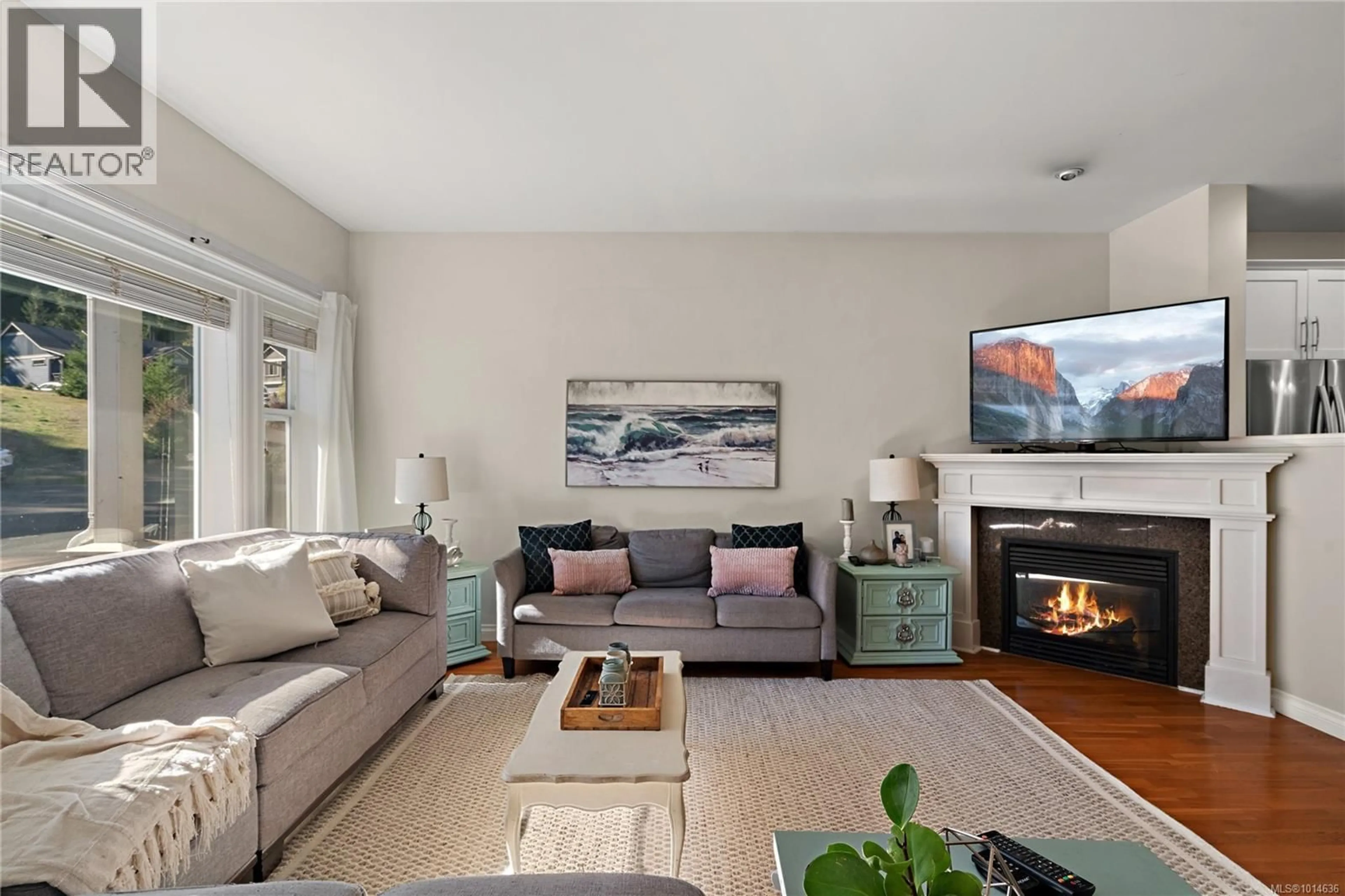 Living room with furniture, unknown for 768 HANBURY PLACE, Highlands British Columbia V9B0E3