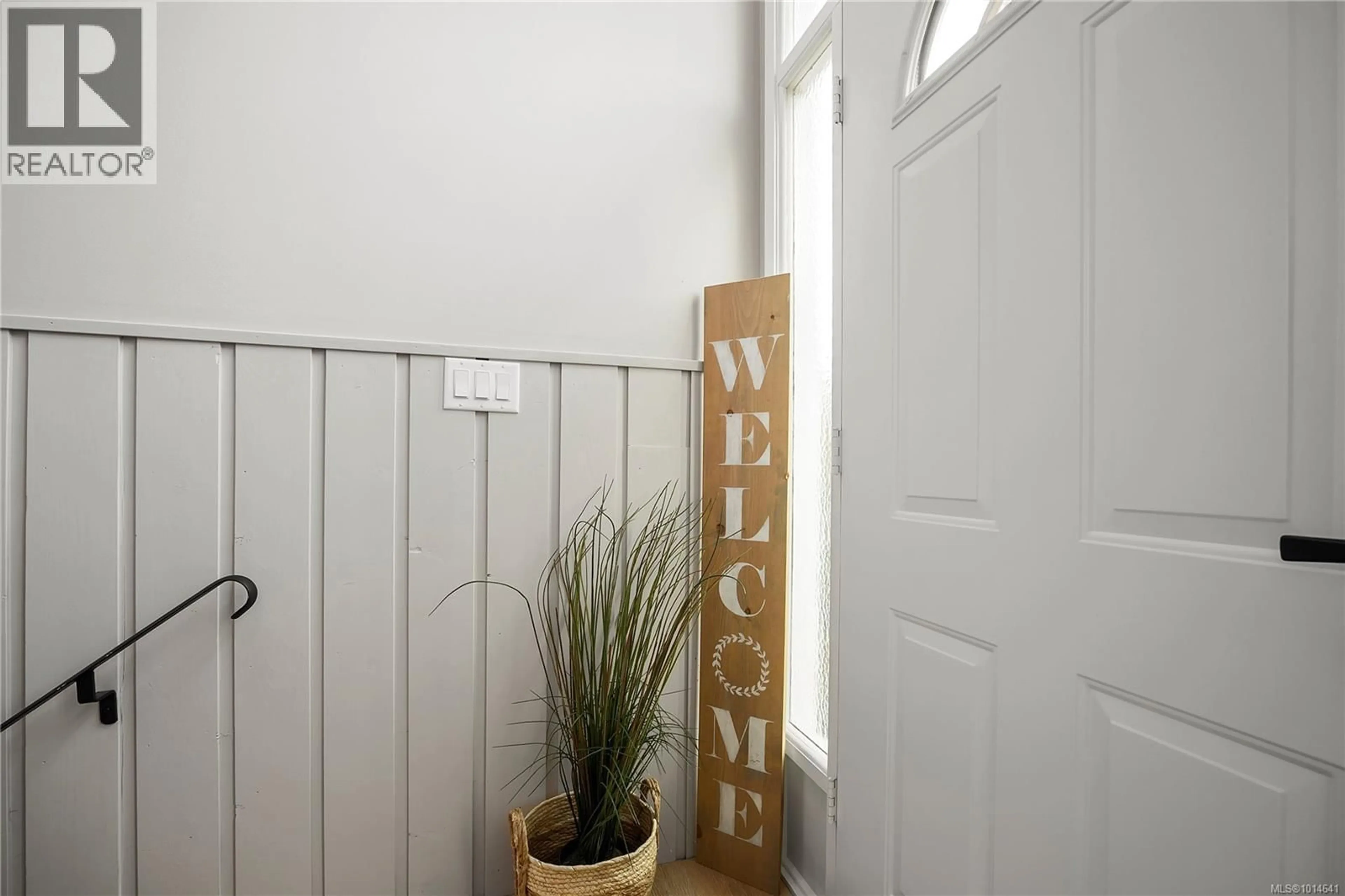 Indoor entryway for 1710 CENTENNARY DRIVE, Nanaimo British Columbia V9X1A3