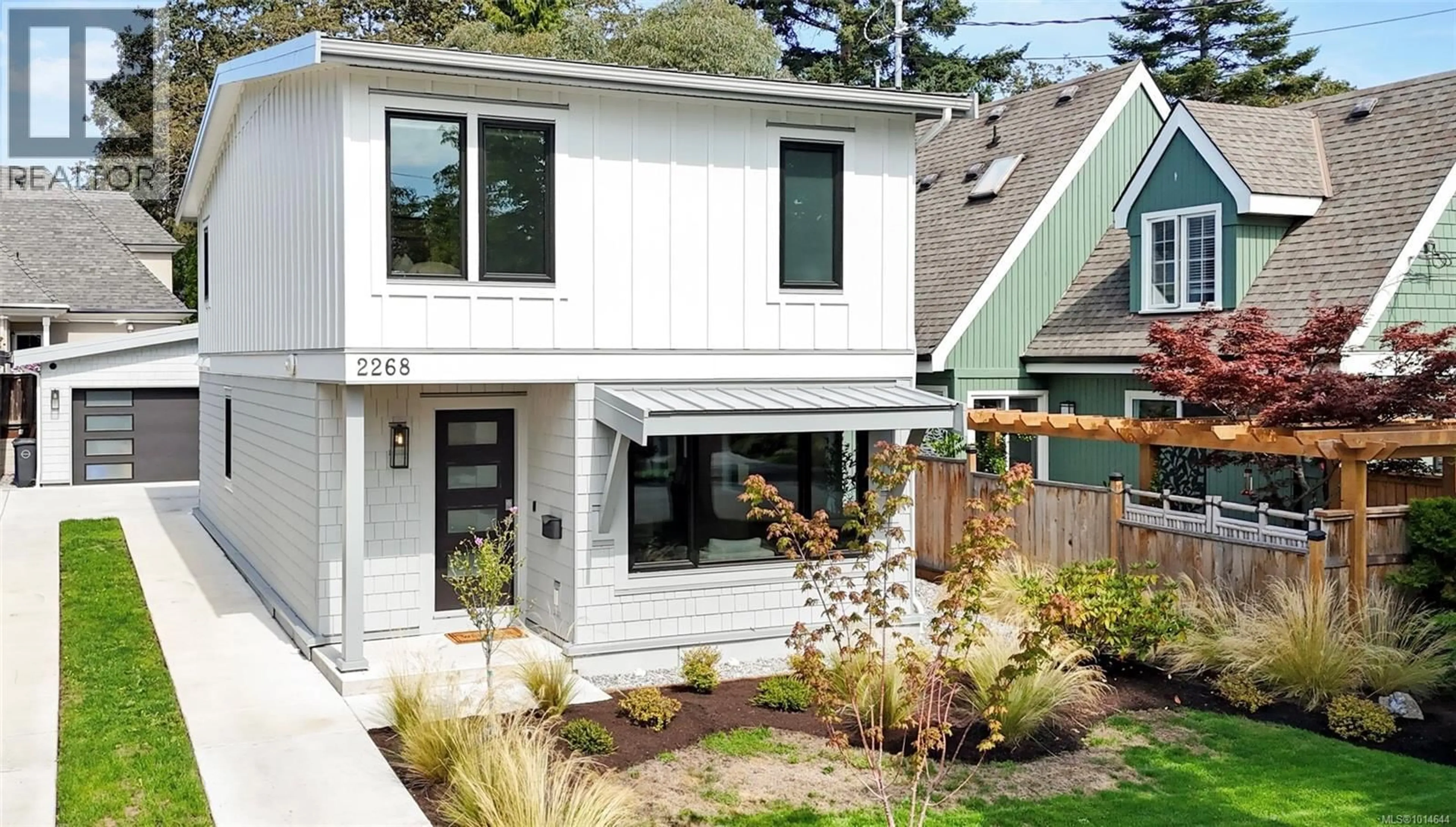 Home with vinyl exterior material, street for 2268 WINDSOR ROAD, Oak Bay British Columbia V8S3E1